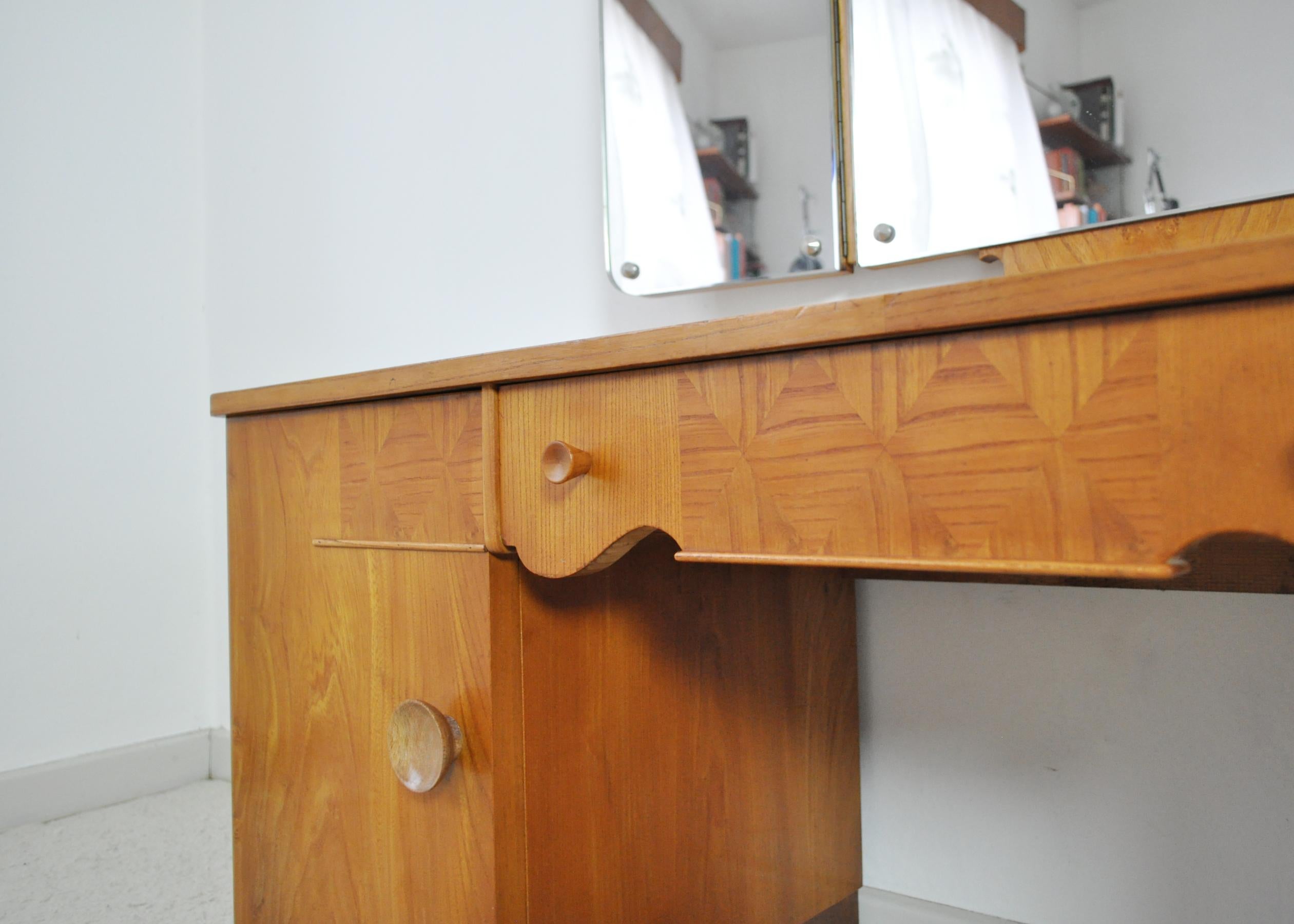 Danish Art Deco Vanity Desk with Tri-Folding Mirrors, 1930s For Sale 7