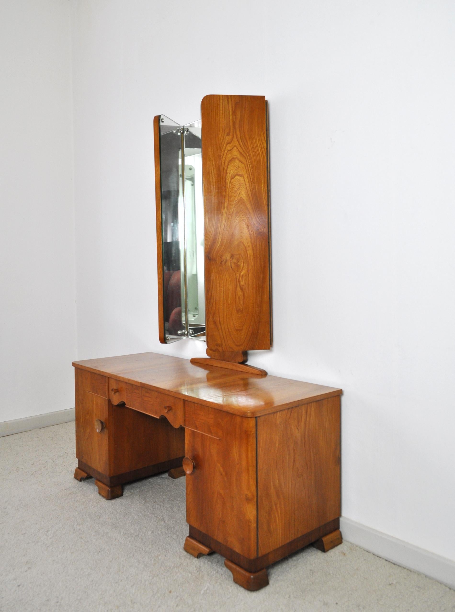 Danish Art Deco Vanity Desk with Tri-Folding Mirrors, 1930s In Good Condition For Sale In Vordingborg, DK