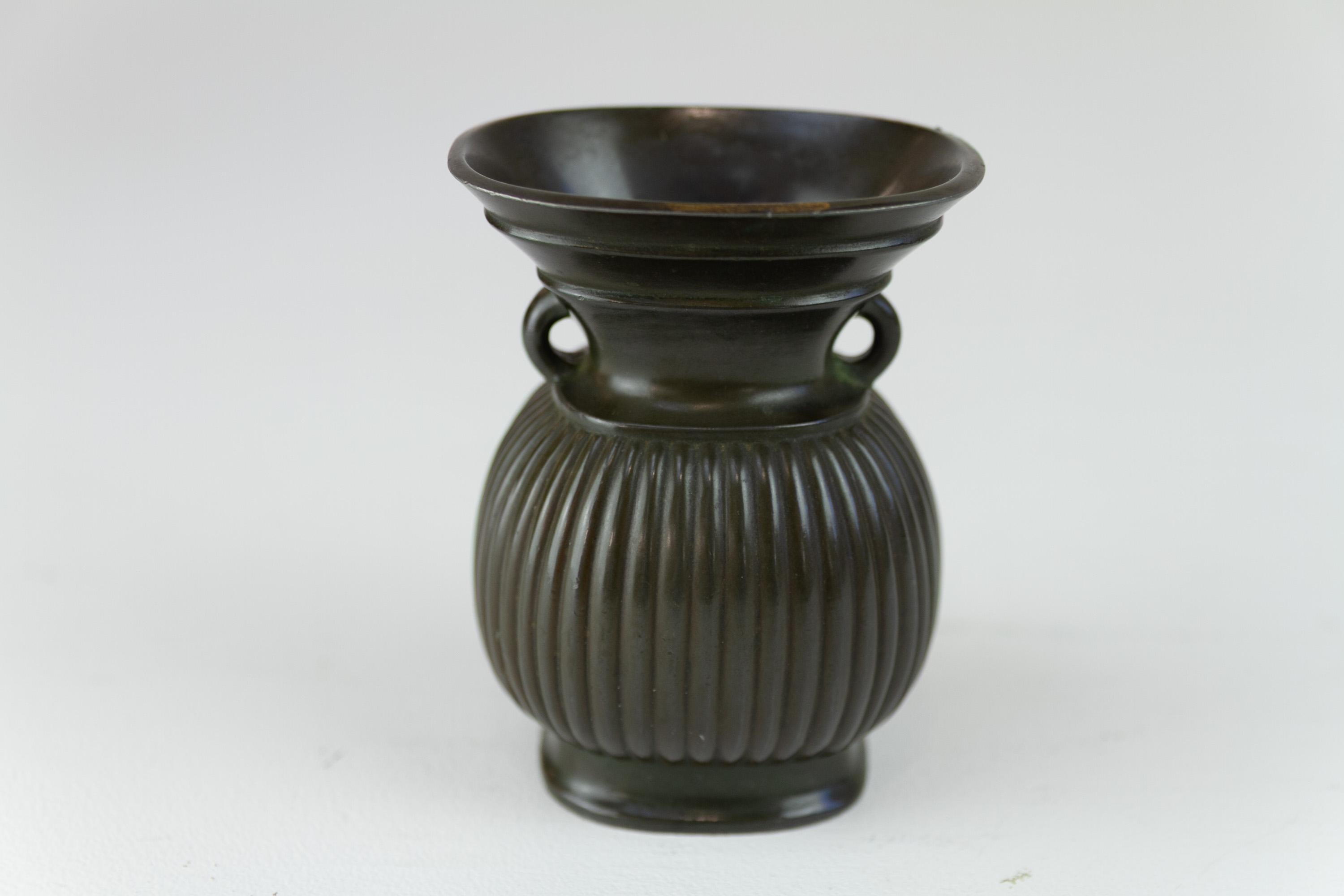 Vaso danese Art Deco in metallo Disko di Just Andersen, 1930. In condizioni discrete in vendita a Asaa, DK