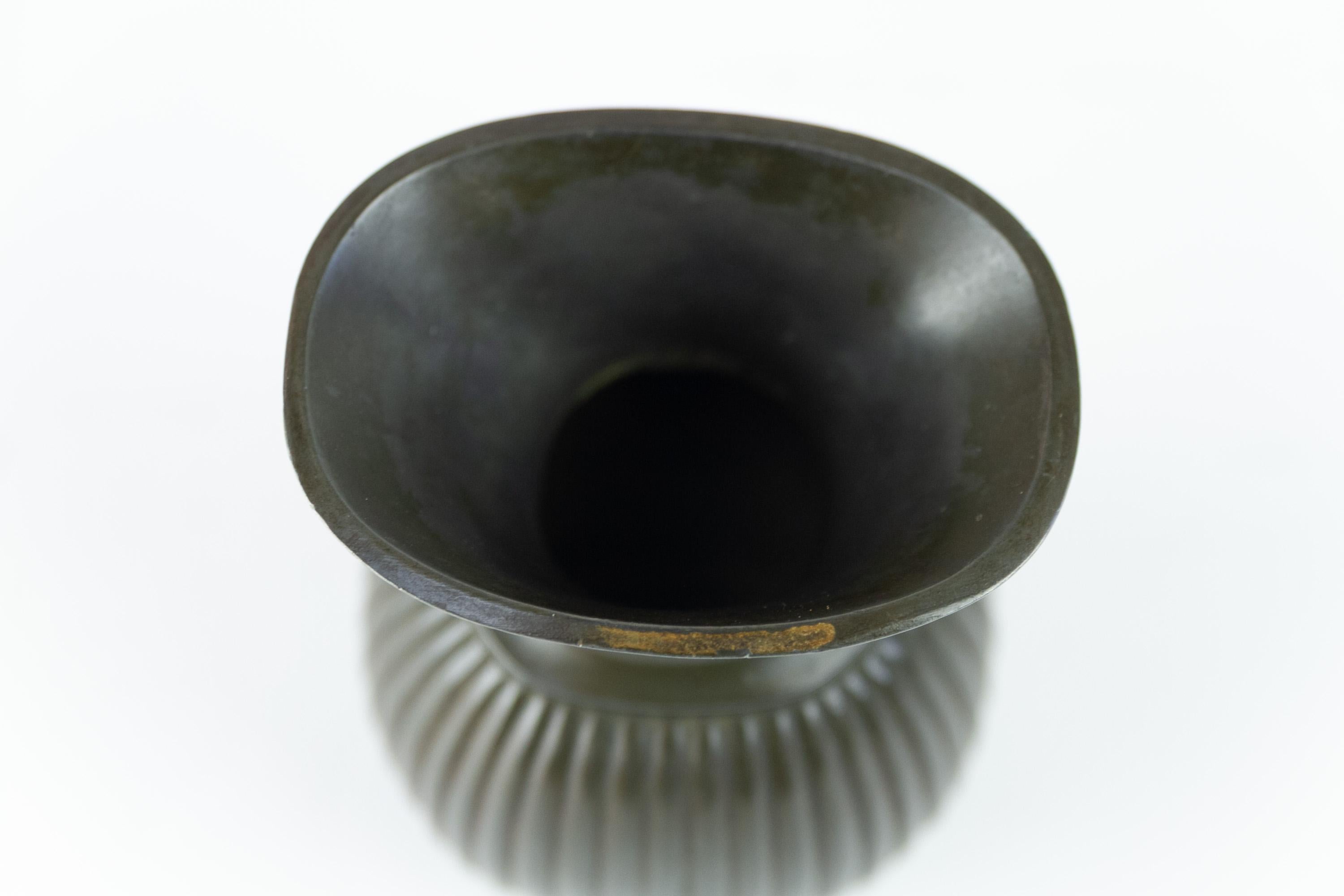 Vaso danese Art Deco in metallo Disko di Just Andersen, 1930. in vendita 1