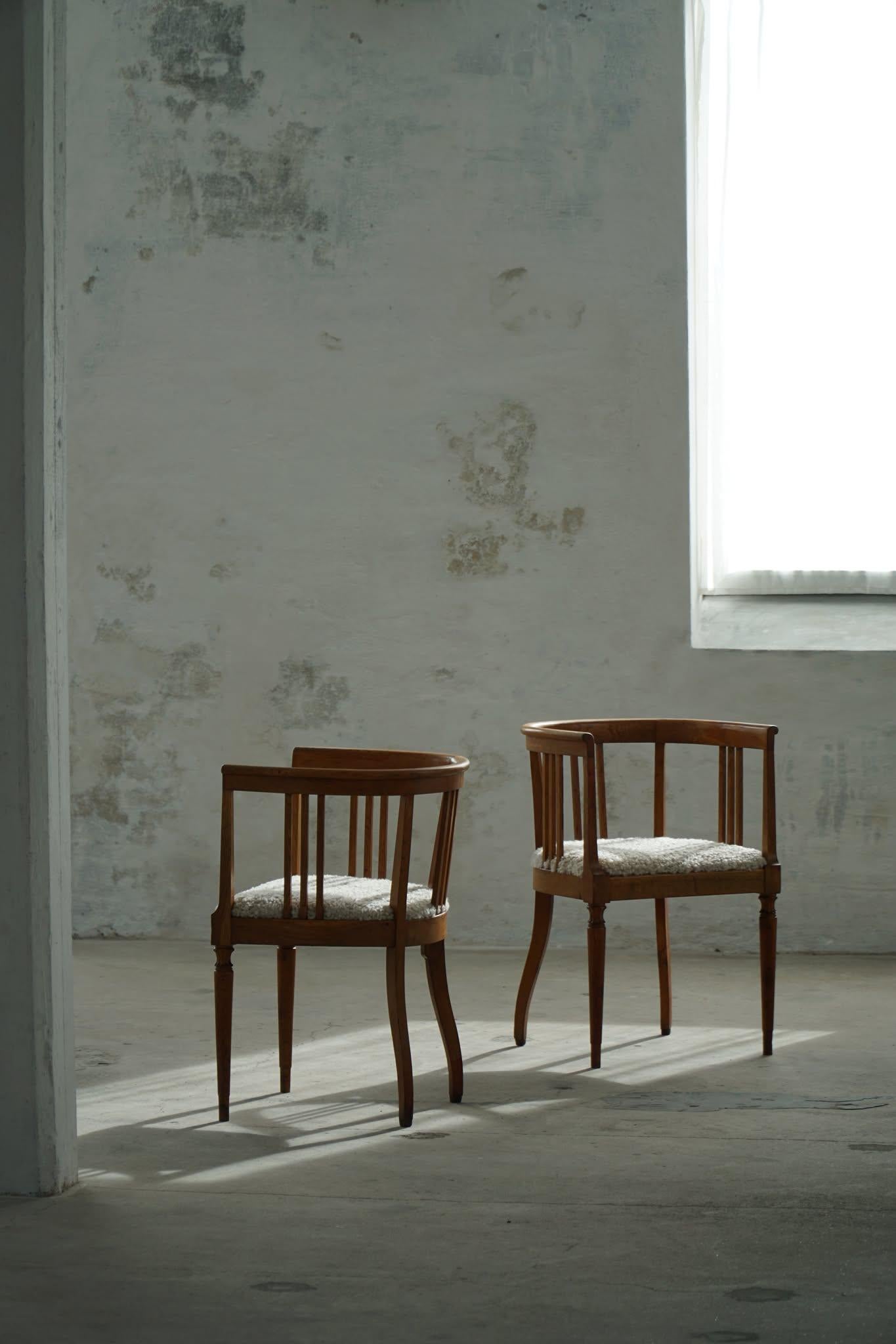 Dänischer Jugendstilsessel in Eiche mit gepolstertem Sitz aus Lammfell, Anfang 1900 im Angebot 2