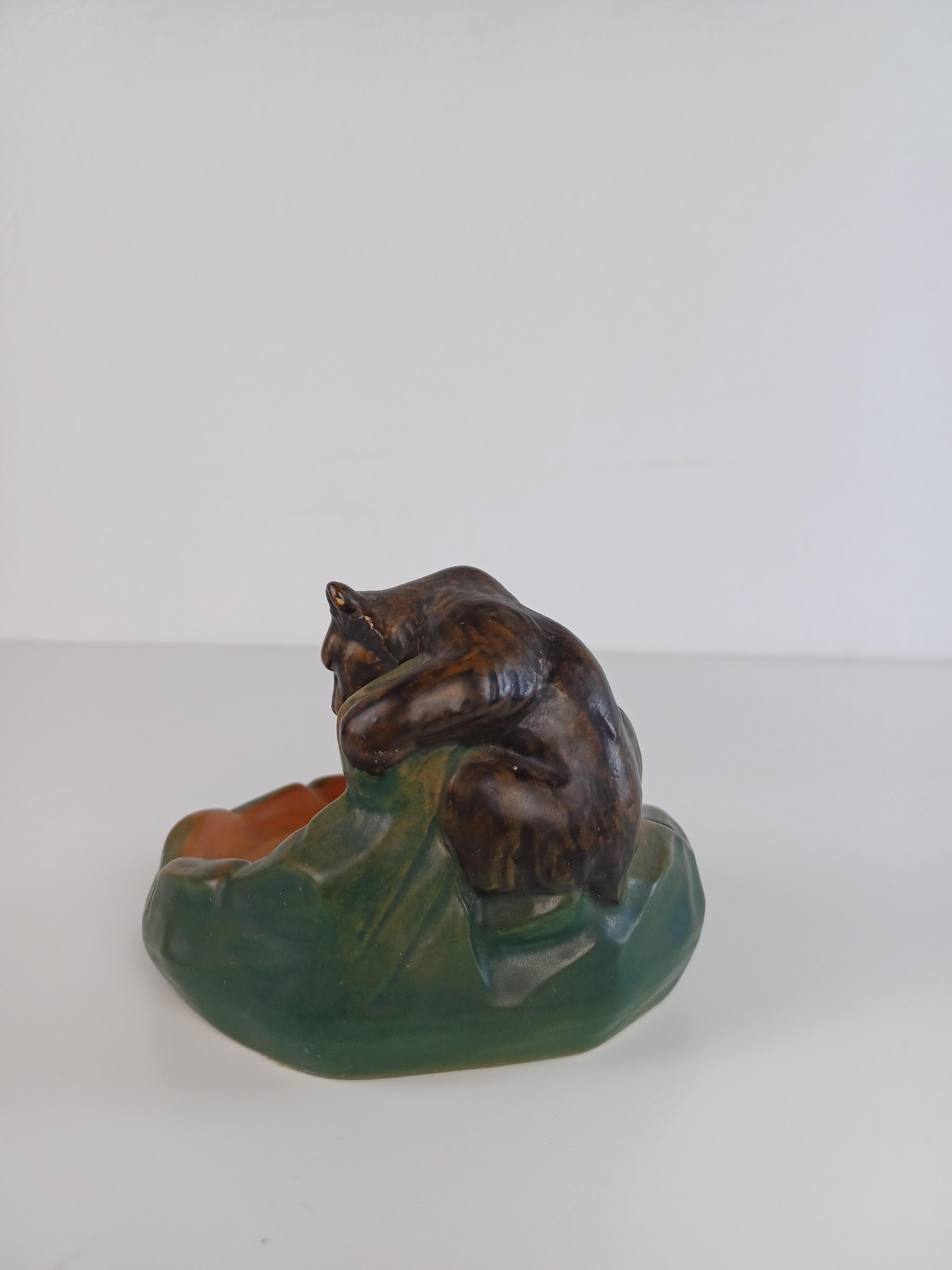 Metà XX secolo Vassoio / Ciotola per cenere con orsetto in stile Art Nouveau danese di Axel Sorensen per P. Ipsens Enke in vendita