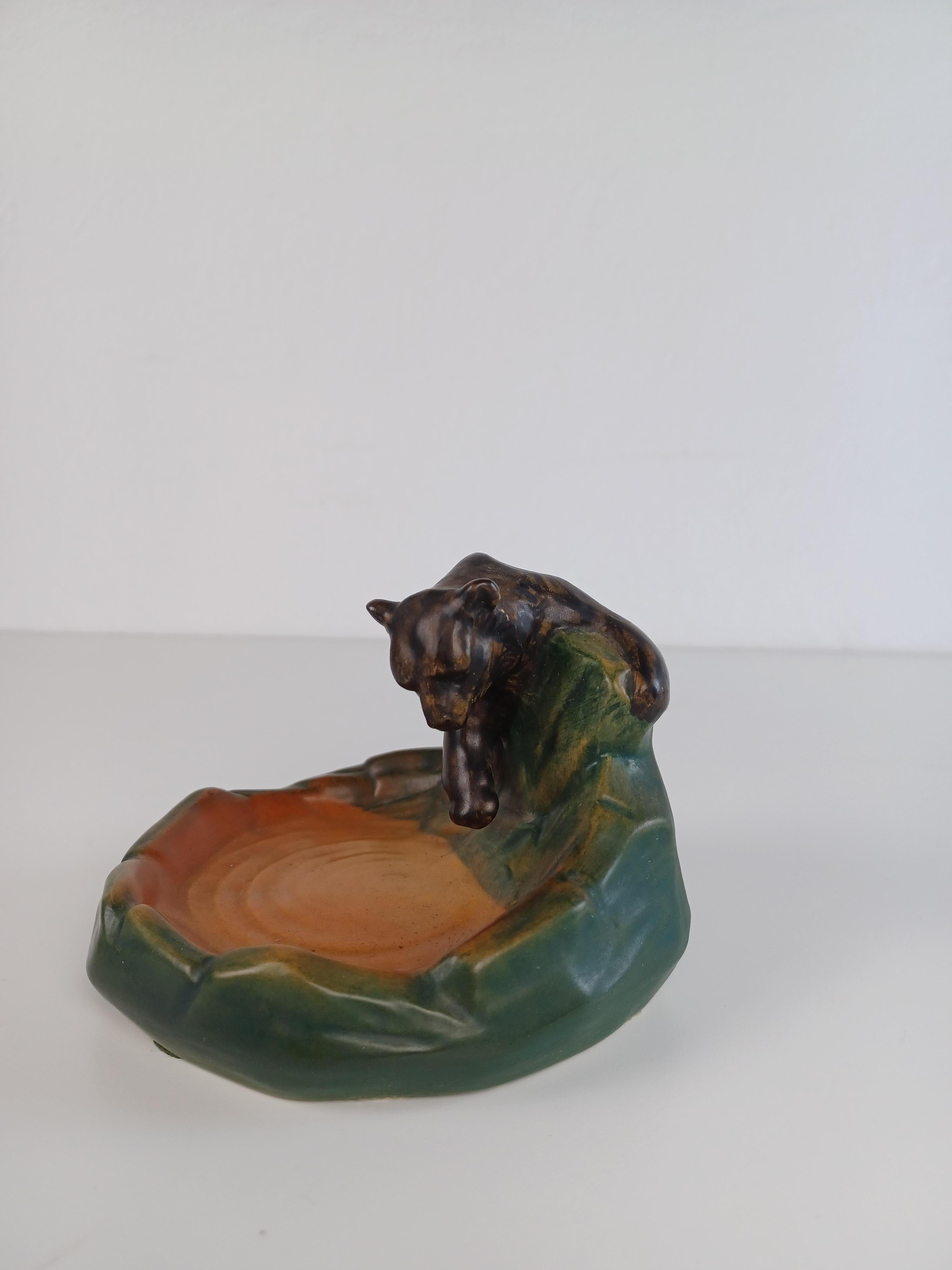Ceramica Vassoio / Ciotola per cenere con orsetto in stile Art Nouveau danese di Axel Sorensen per P. Ipsens Enke in vendita