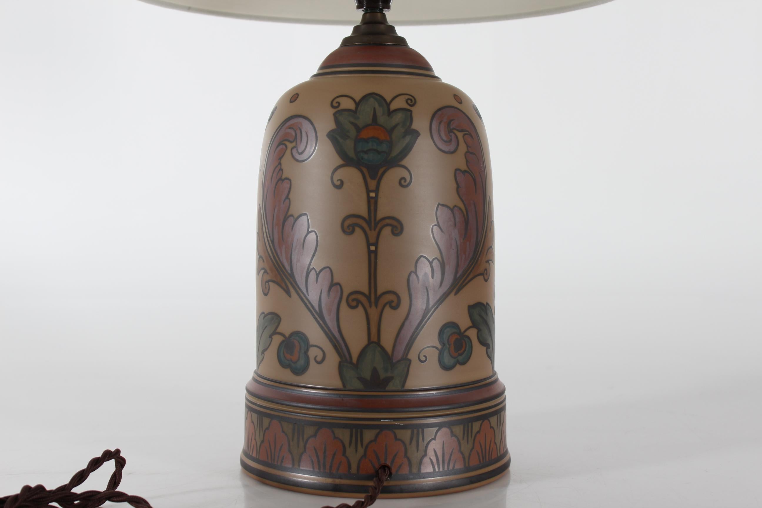 Dänische Jugendstil-Tischlampe mit Schmetterlingsmuster von L. Hjorth Ceramic Bornholm, 1920er Jahre im Angebot 1
