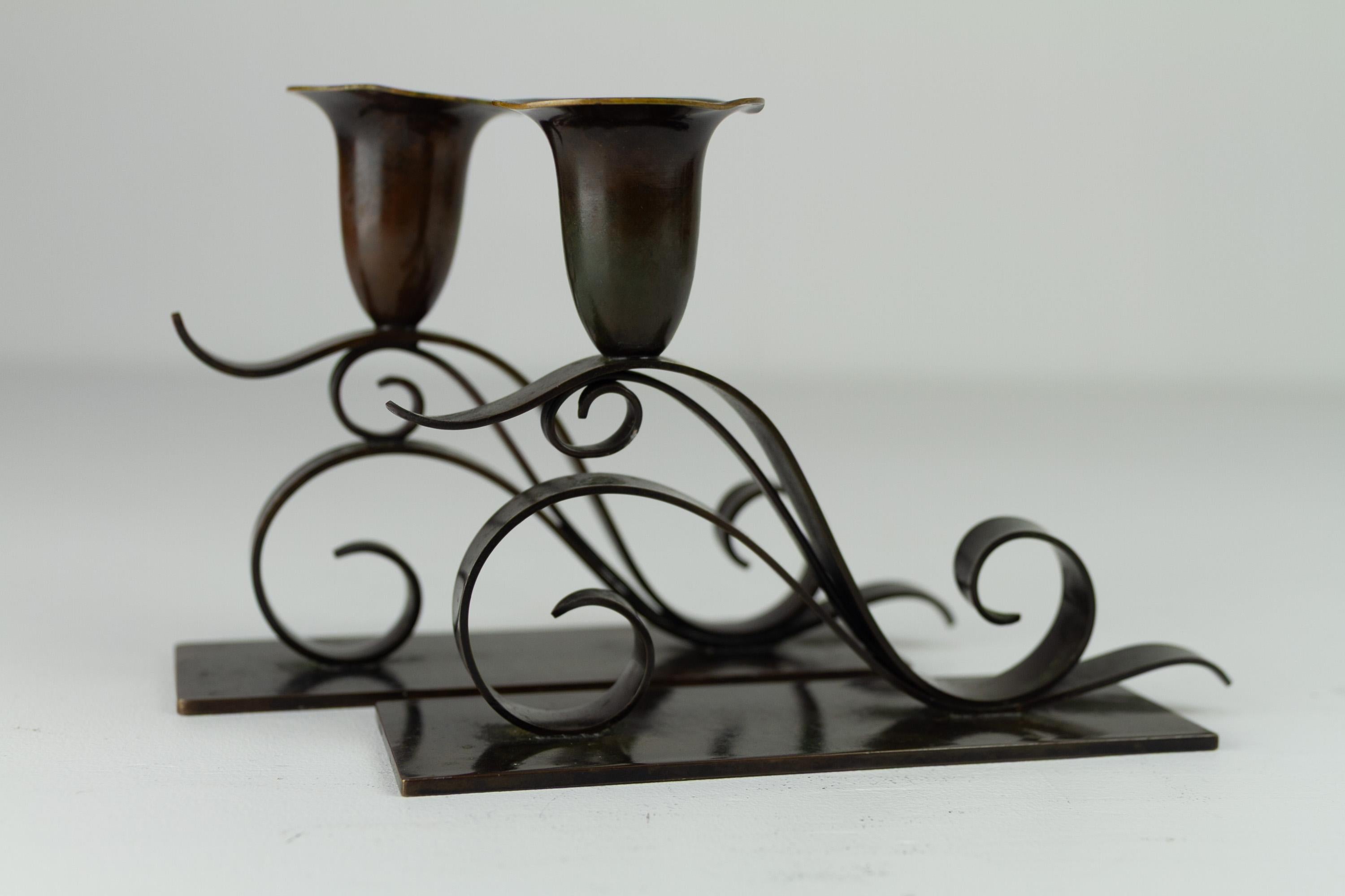 Portacandele danese in stile Art Nouveau di H. H. Bronzo, anni '20. Set di 2.

Coppia di candelieri danesi in stile Art Nouveau in bronzo. Realizzato in Danimarca negli anni '20 da HF Bronze.

Timbro con marchio del produttore.

Buone condizioni