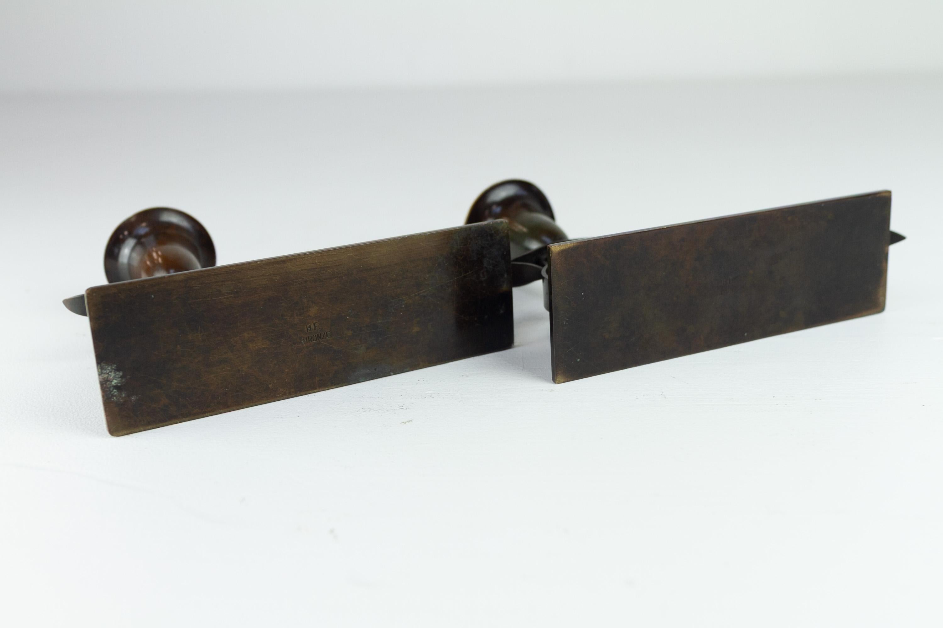 Inizio XX secolo Portacandele danese in stile Art Nouveau di H. H. Bronzo, anni '20. Set di 2. in vendita