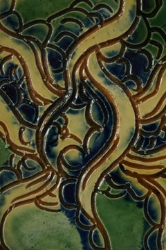 Plato danés de cerámica Art nouveau de Thorvald Bindesbøll, realizado en 1896.