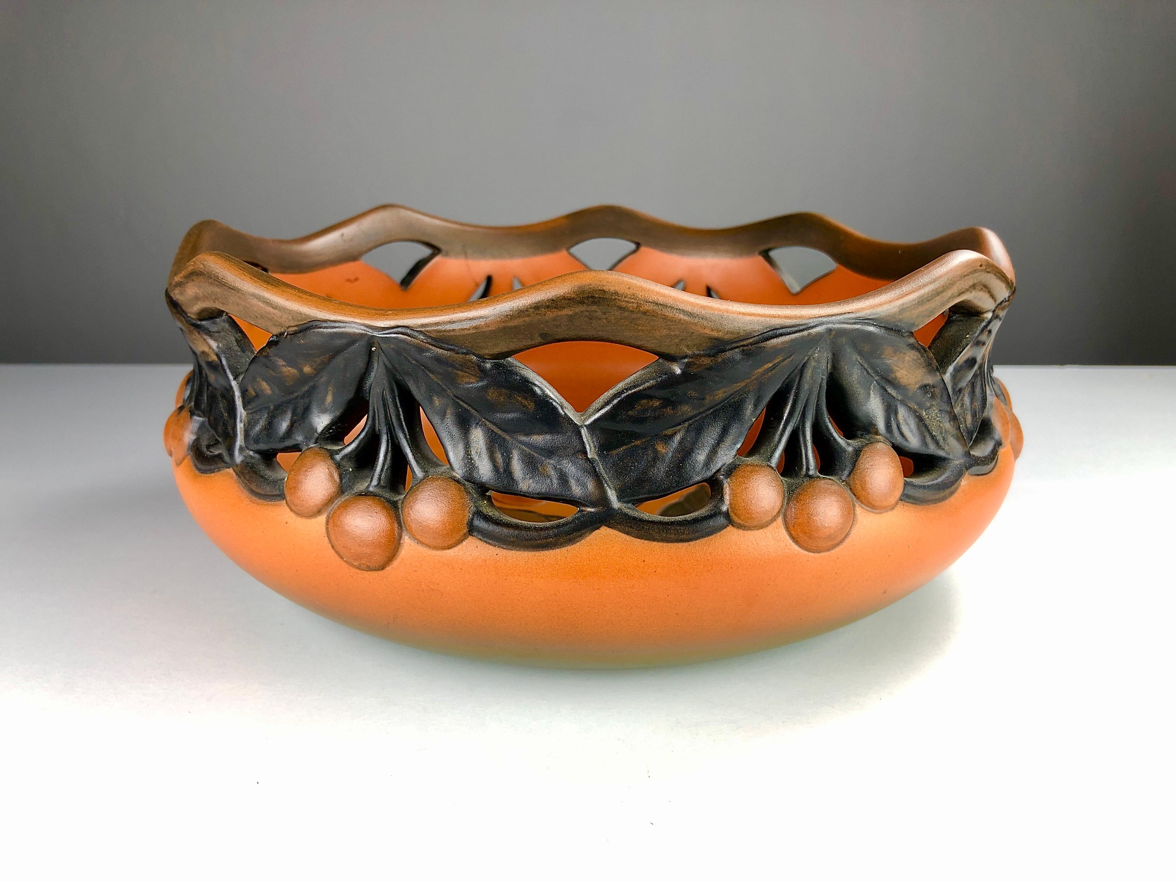 Art Nouveau bowl by the Danish sculptor Karen Hagen for P. Ipsens Enke in 1909.

The art nuveau cherry bowl is in excellent condition.

P. Ipsens Enke (1843 - 1955) was a very succesfull manufactorer that especially during the first part of the