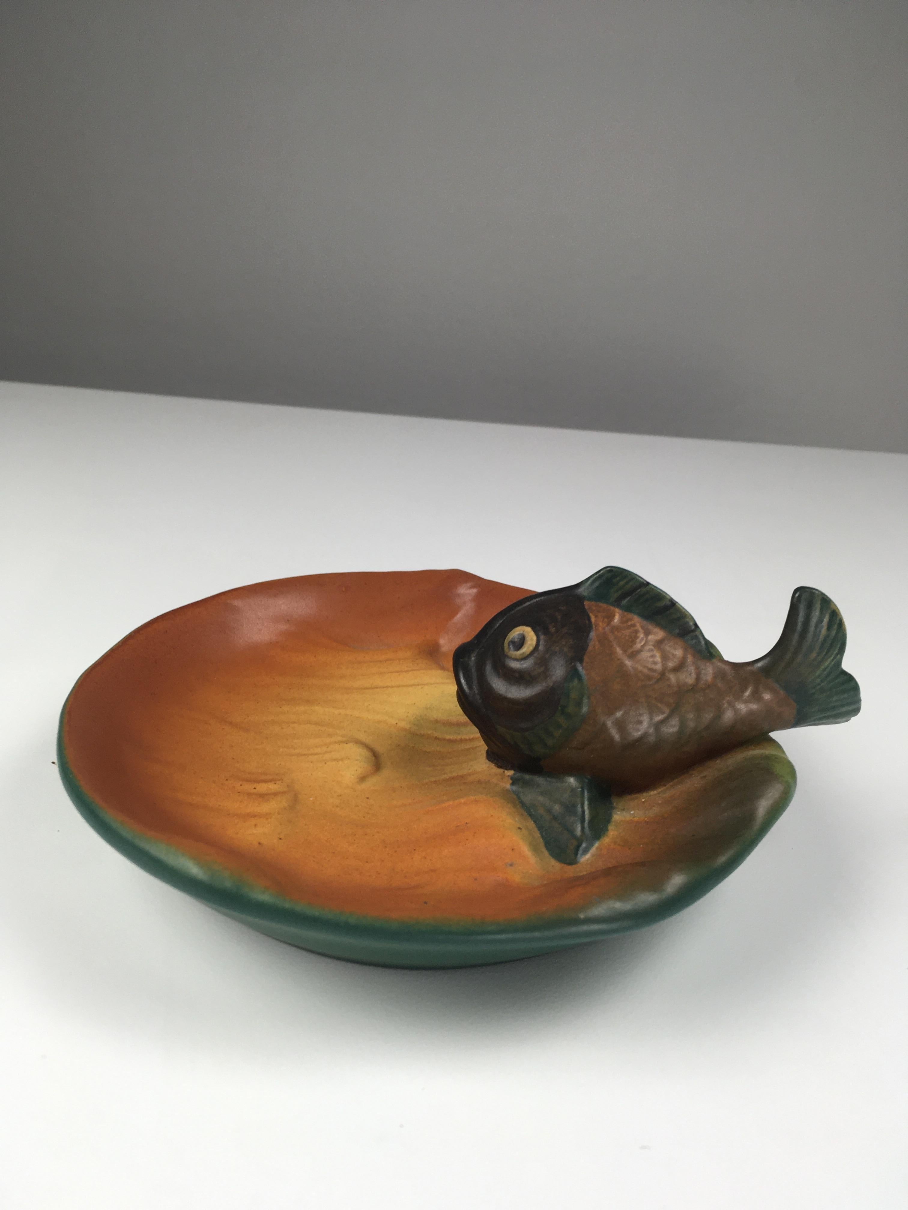 Danish Art Nouveau fish ash tray / bowl designed by Axel Sørensen in 1927 for P. Ipsens Enke.

The art nuveau ash tray / bowl feature a well made hand crafted lively fish and is in excellent condition.

Ipsens Enke (1843 - 1955) was a very