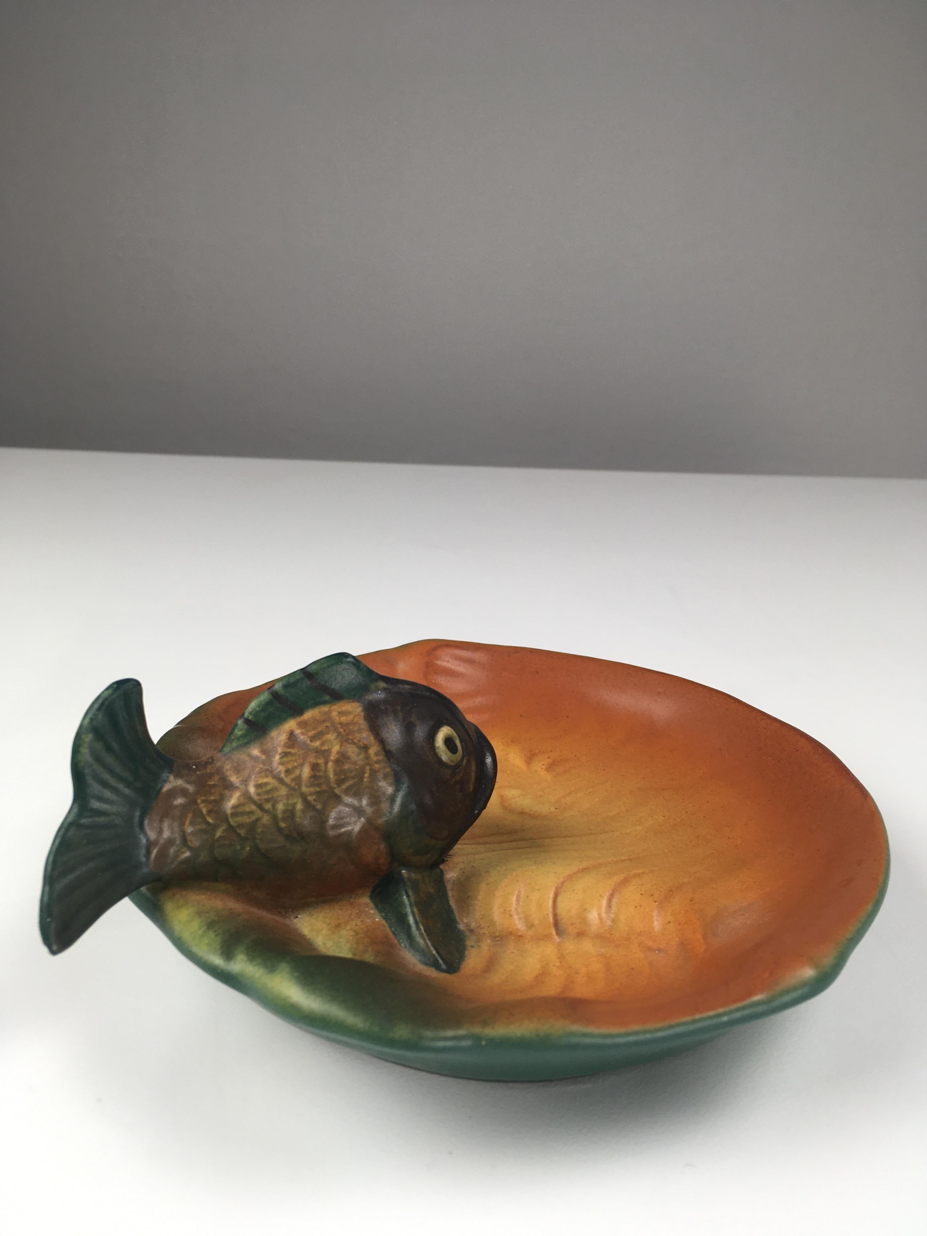 Dänisches Jugendstil-Fisch-Aschenbecher-Tablett / Schale von Axel Sorensen für P. Ipsens Enke (Handgefertigt) im Angebot