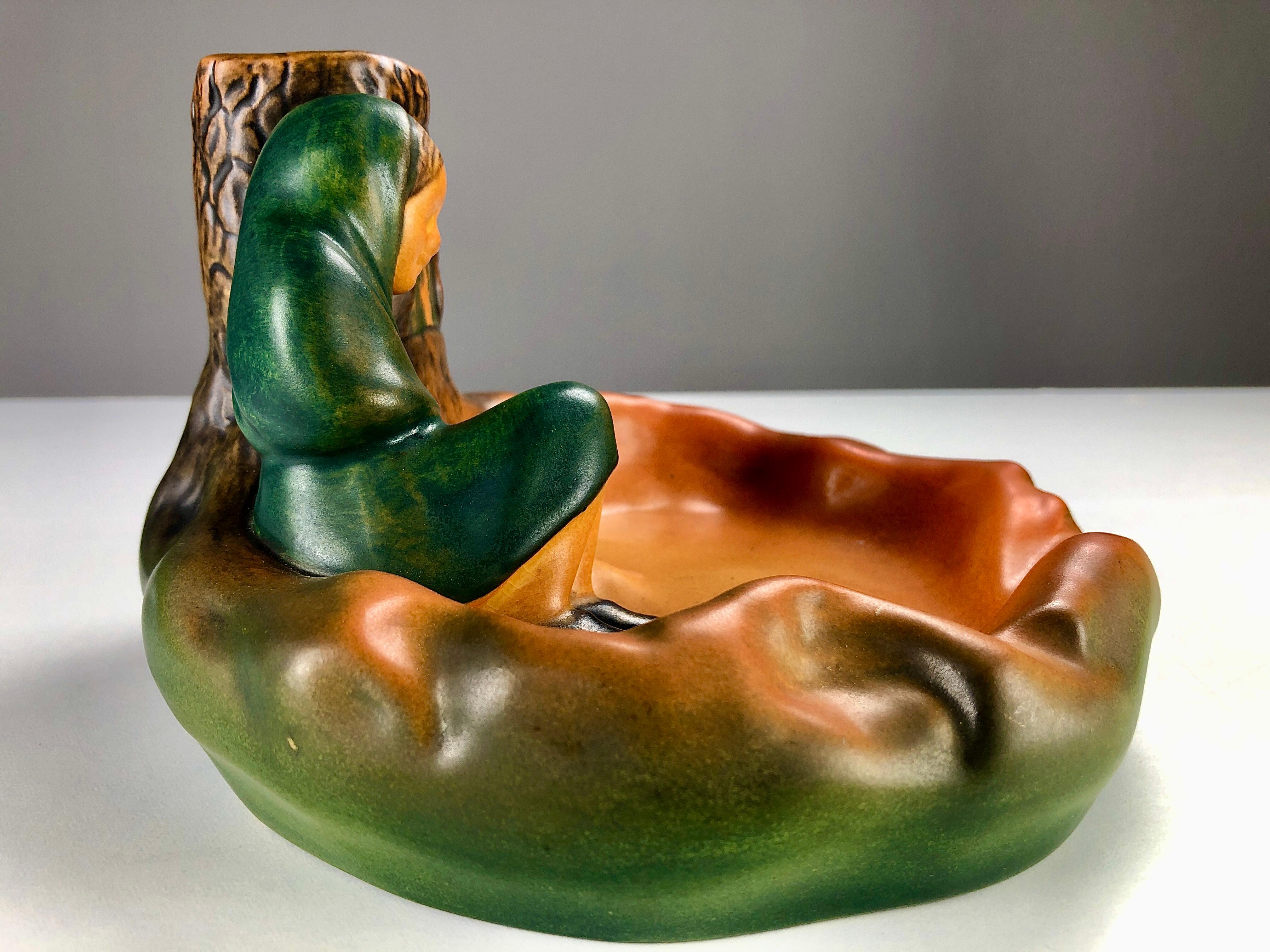 Fatto a mano Vassoio per fiammiferi e cenere danese del 1920 in stile Art Nouveau realizzato a mano da P. Ipsens Enke in vendita