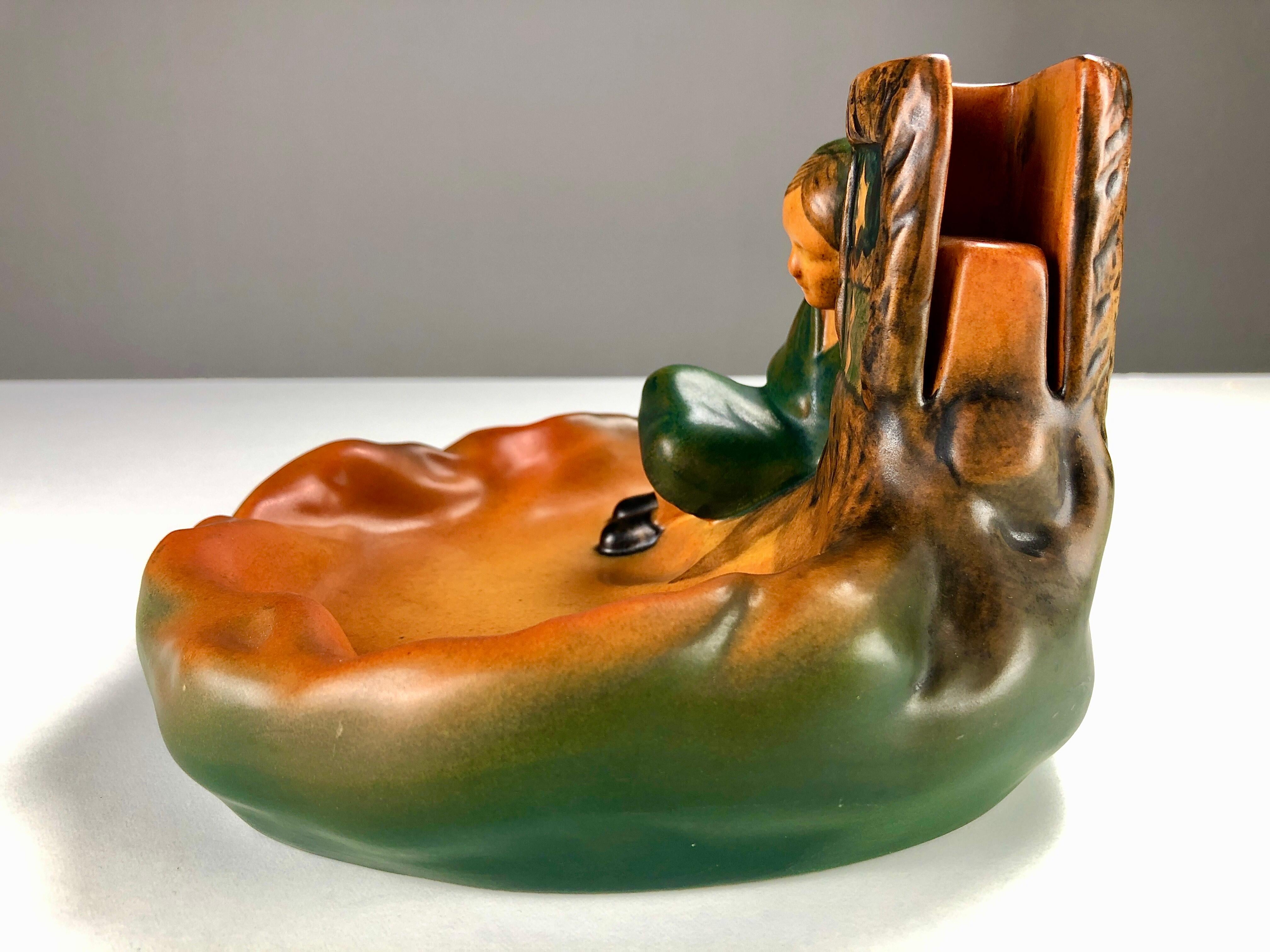 XX secolo Vassoio per fiammiferi e cenere danese del 1920 in stile Art Nouveau realizzato a mano da P. Ipsens Enke in vendita
