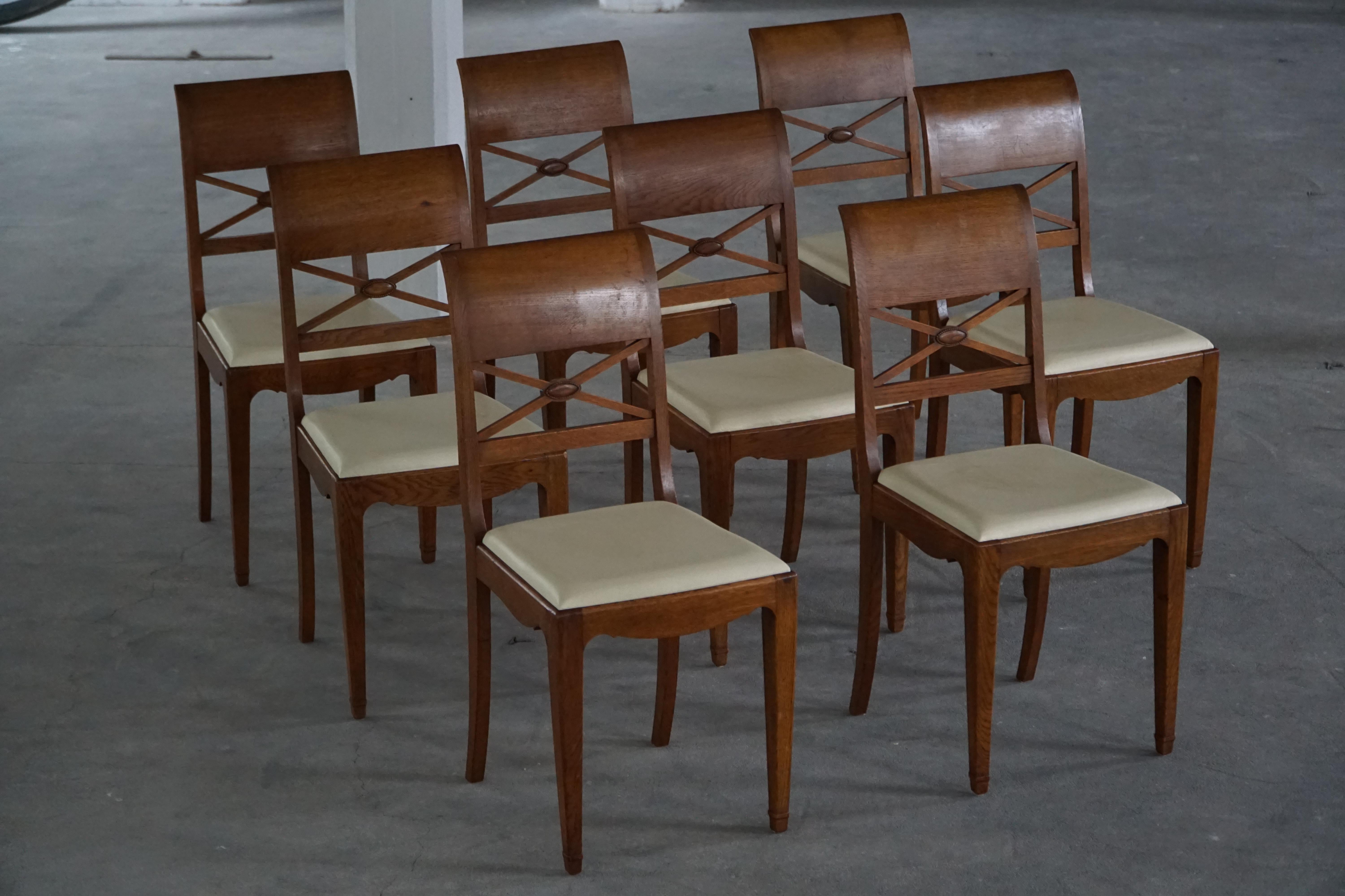 Set di 8 sedie da pranzo scultoree in Oak e pelle, anni '20, Art Nouveau danese in vendita 3