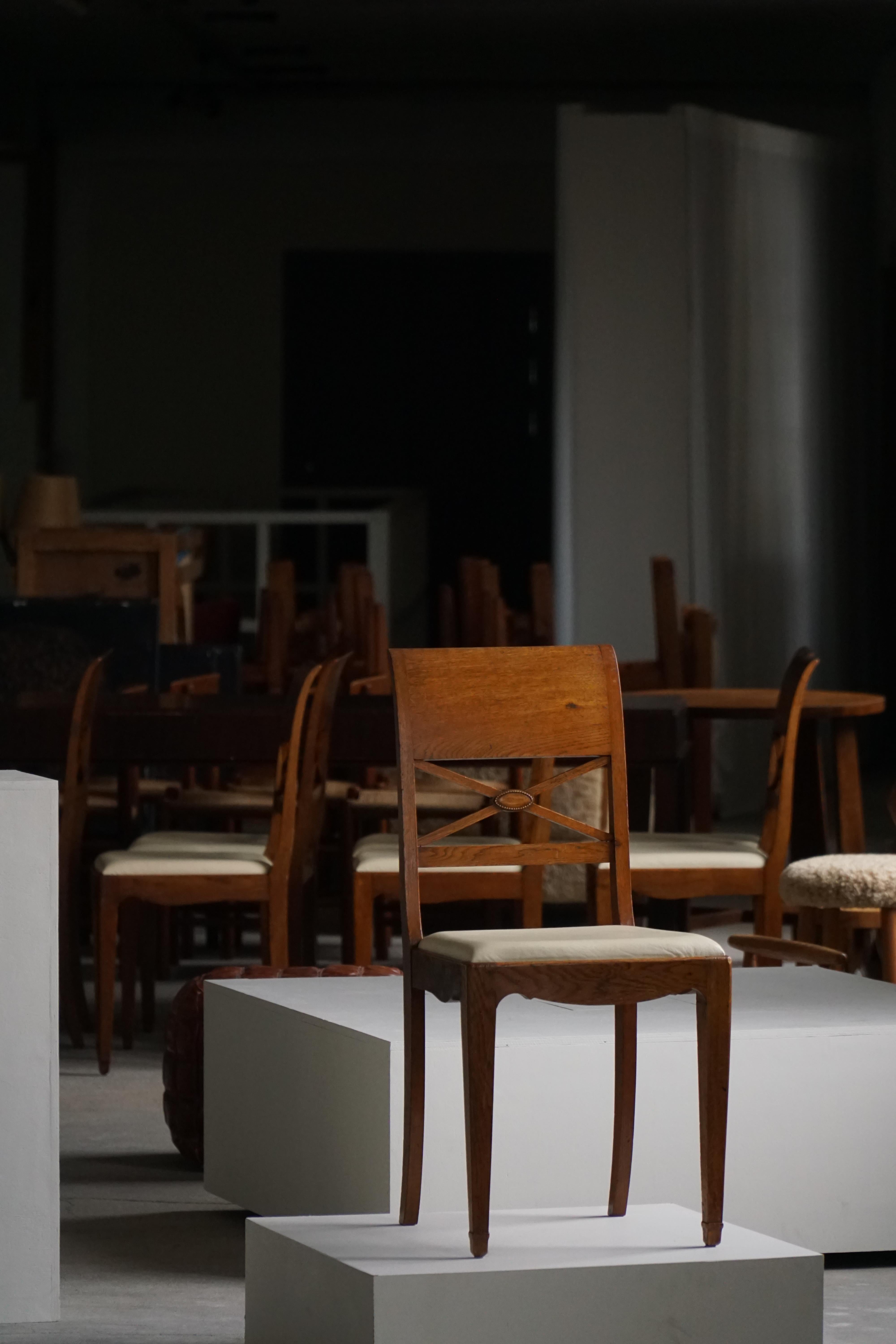 Set di 8 sedie da pranzo scultoree in Oak e pelle, anni '20, Art Nouveau danese in vendita 4