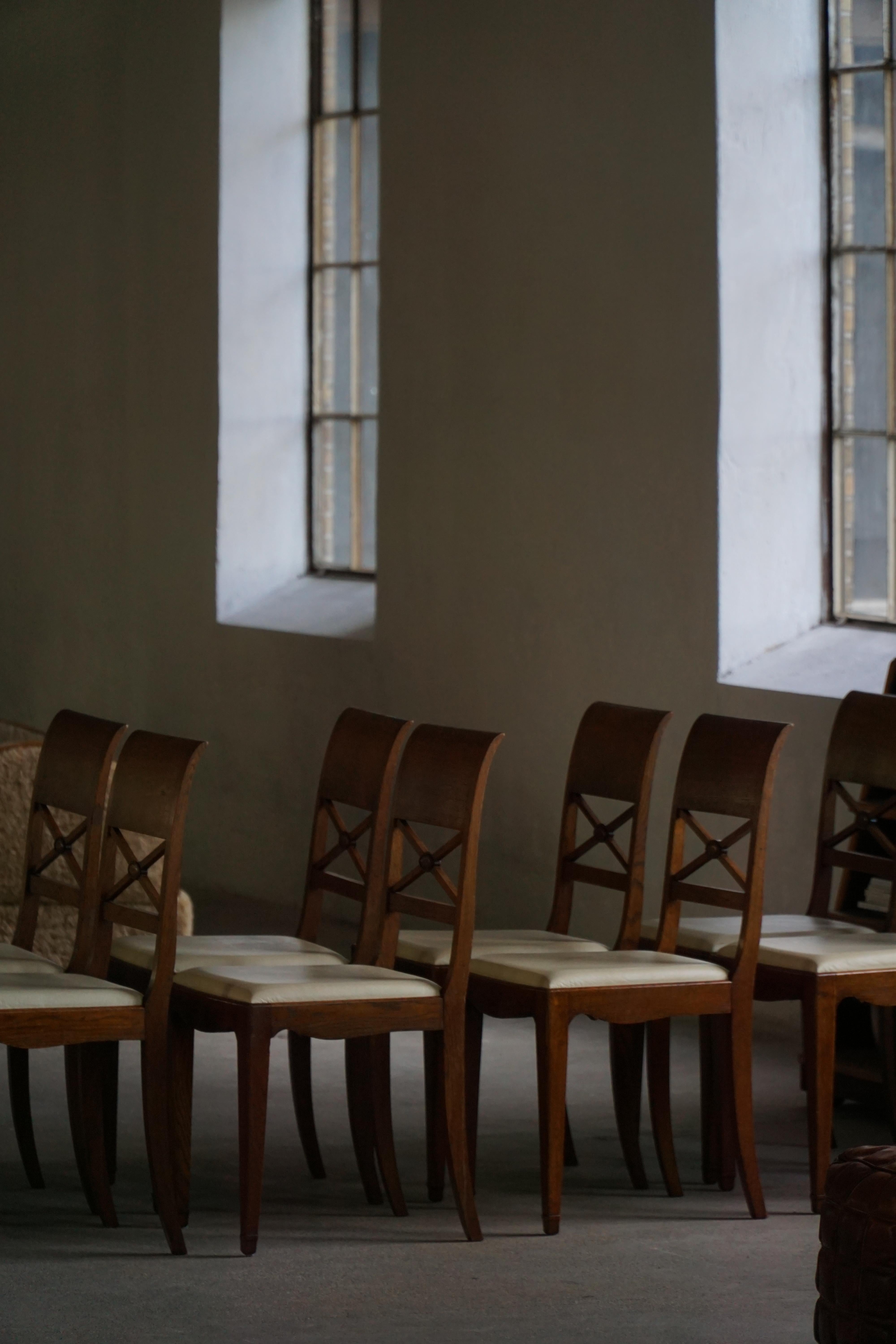 Set di 8 sedie da pranzo scultoree in Oak e pelle, anni '20, Art Nouveau danese In condizioni buone in vendita a Odense, DK