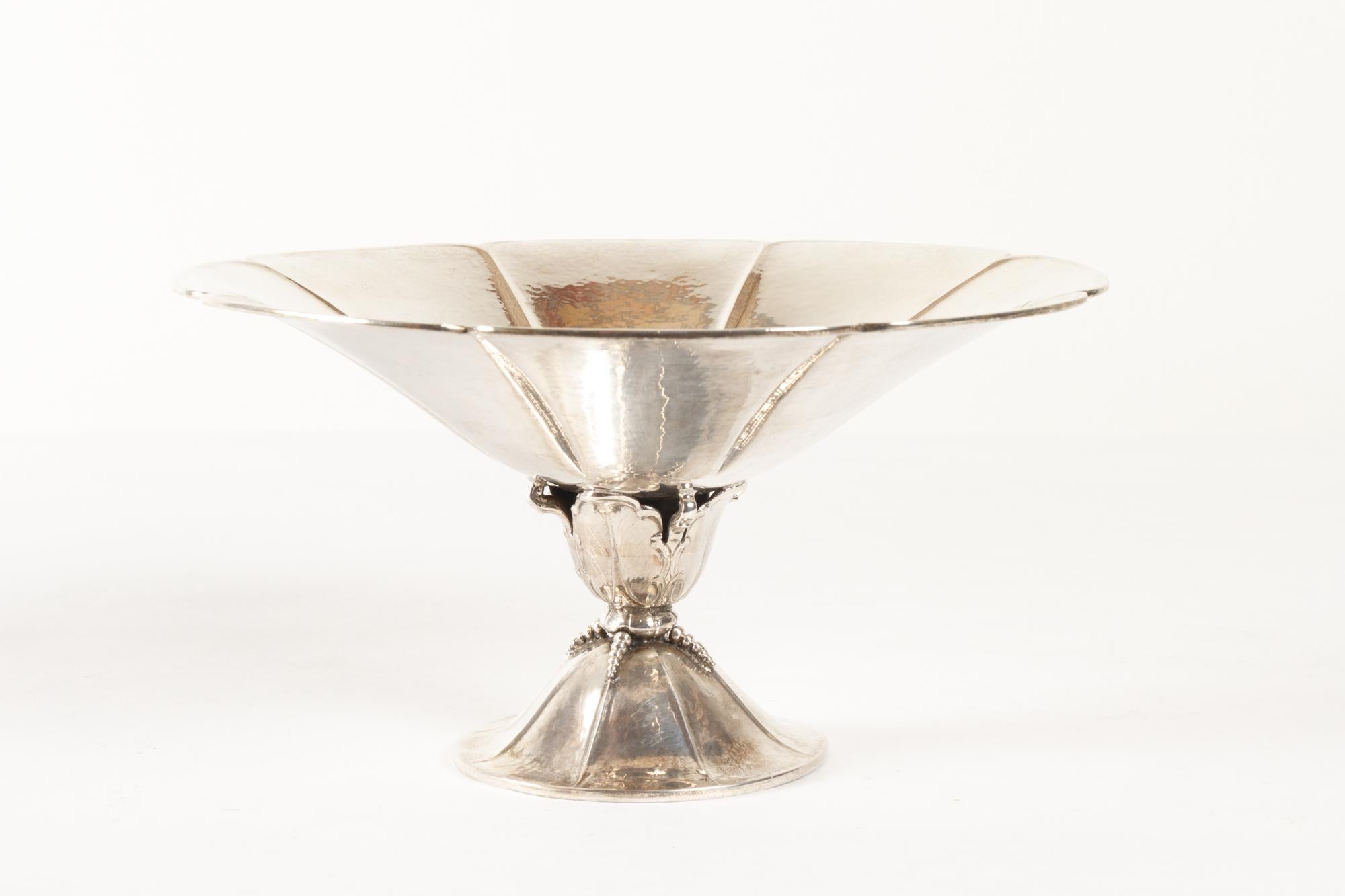 Danish Art Nouveau silver centerpiece, 1920s
Elegant and decorative centerpiece in hammered sterling silver, made by Danish silversmith HCF in 1922. Base with blossom decoration.
Stamped with HCF and three towers (Danish sterling silver mark).