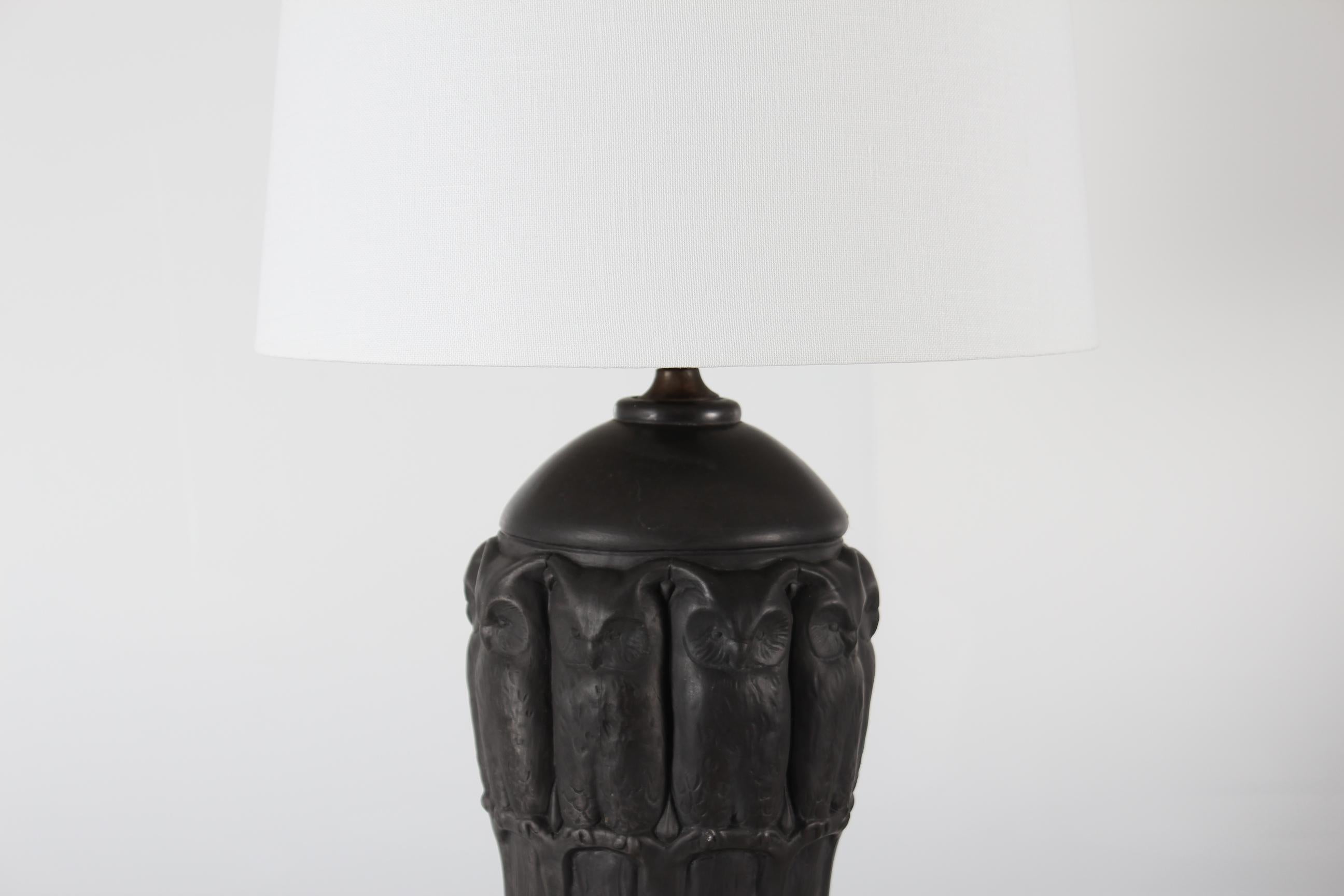 Art Nouveau table lamp from the Danish ceramic studio L. Hjorth on the island of Bornholm.
The Lamp base is made of black terracotta with owl decoration model no. 653.

Included is a new quality lampshade designed and made in Denmark. It´s made of