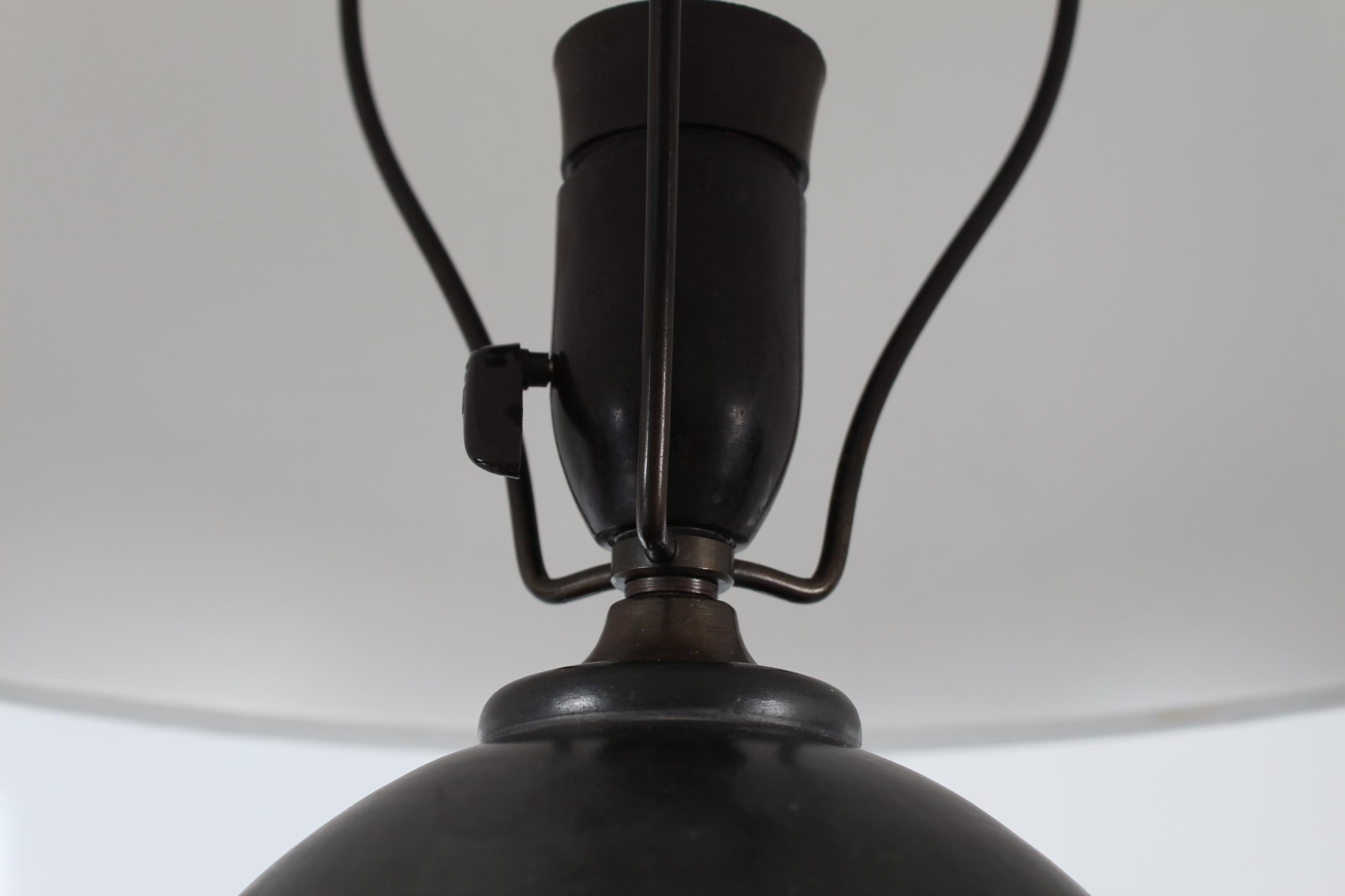 Lampe de table Art Nouveau danoise par L. Hjorth Ceramic, terre cuite noire avec hiboux  Bon état - En vente à Aarhus C, DK