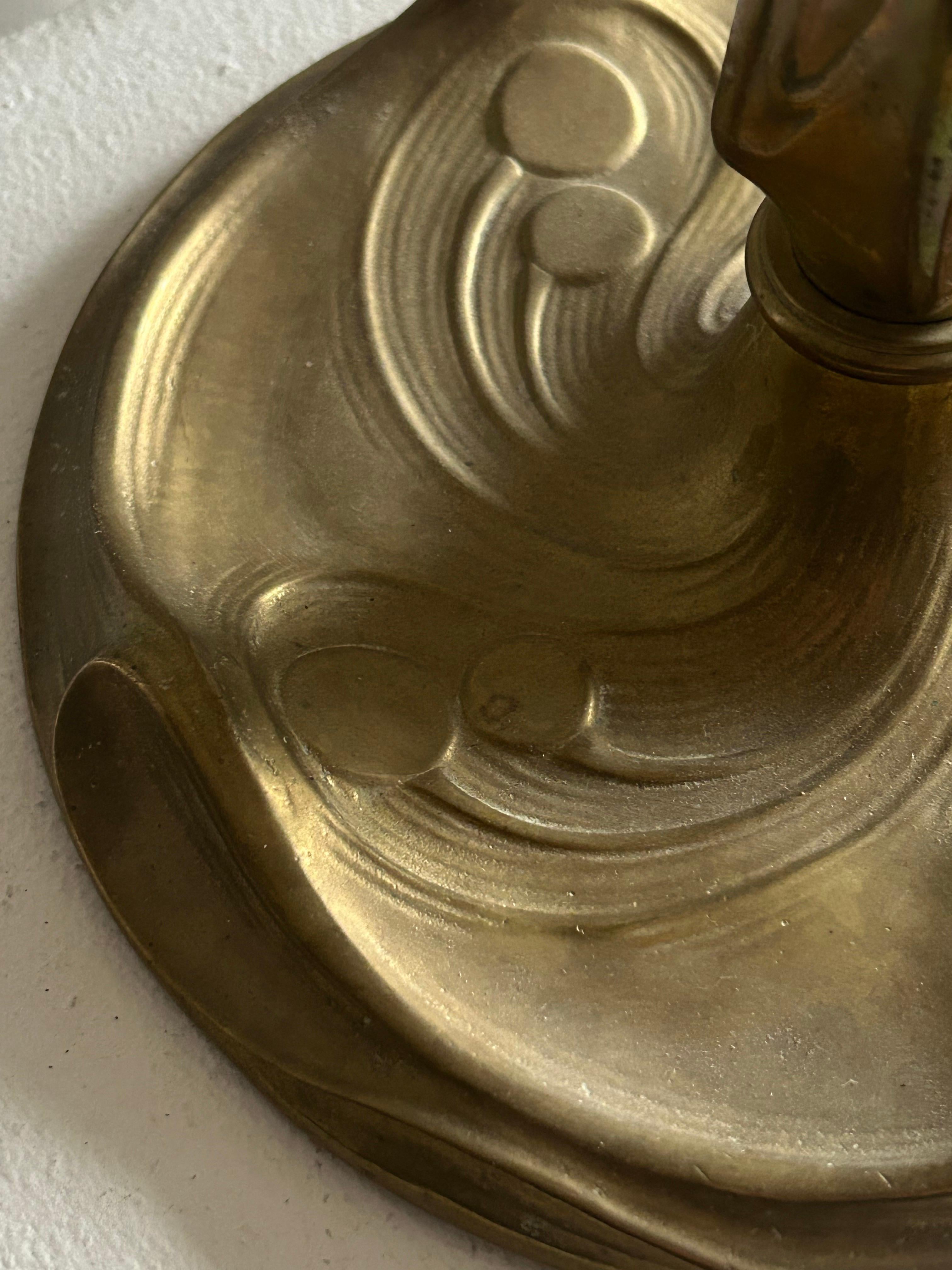 Art nouveau Lampe de table danoise Art Nouveau en laiton massif, vers 1900 en vente