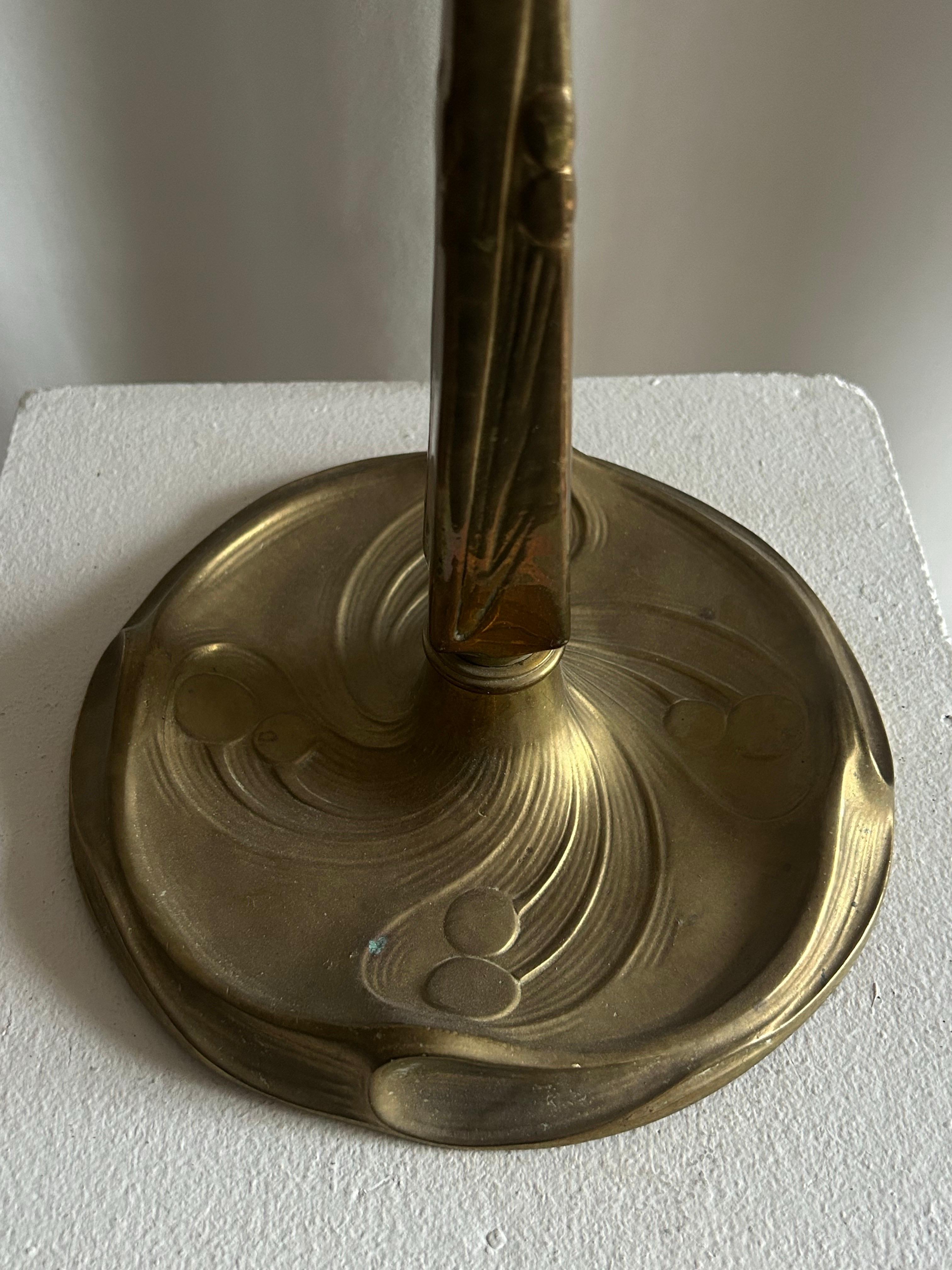 Lampe de table danoise Art Nouveau en laiton massif, vers 1900 Bon état - En vente à Valby, 84