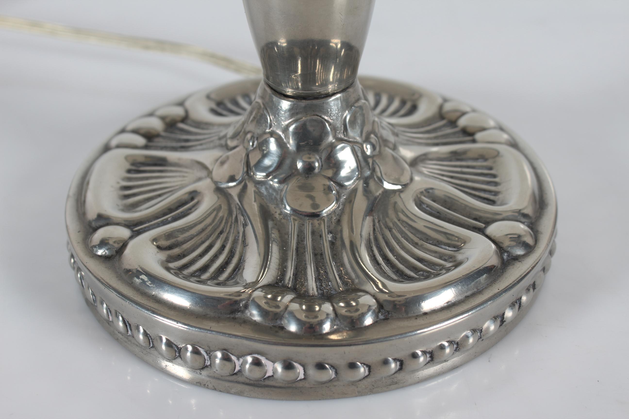 Danish Art Nouveau Table Lamp of Pewter with Floral Pattern and New Shade 1920s In Good Condition For Sale In Aarhus C, DK