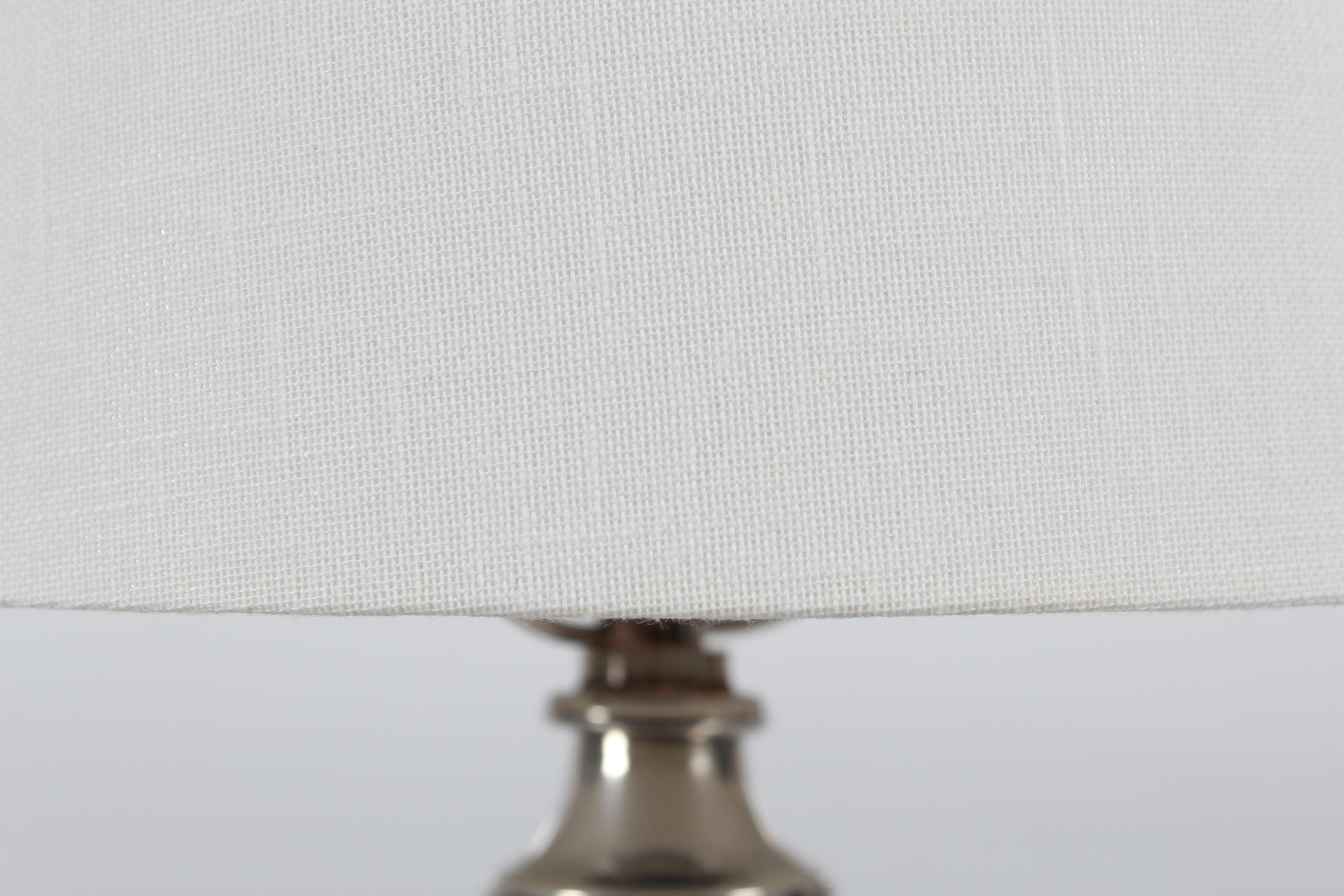 Lampada da tavolo danese Art Nouveau in peltro con motivo floreale e paralume nuovo anni '20 in vendita 1