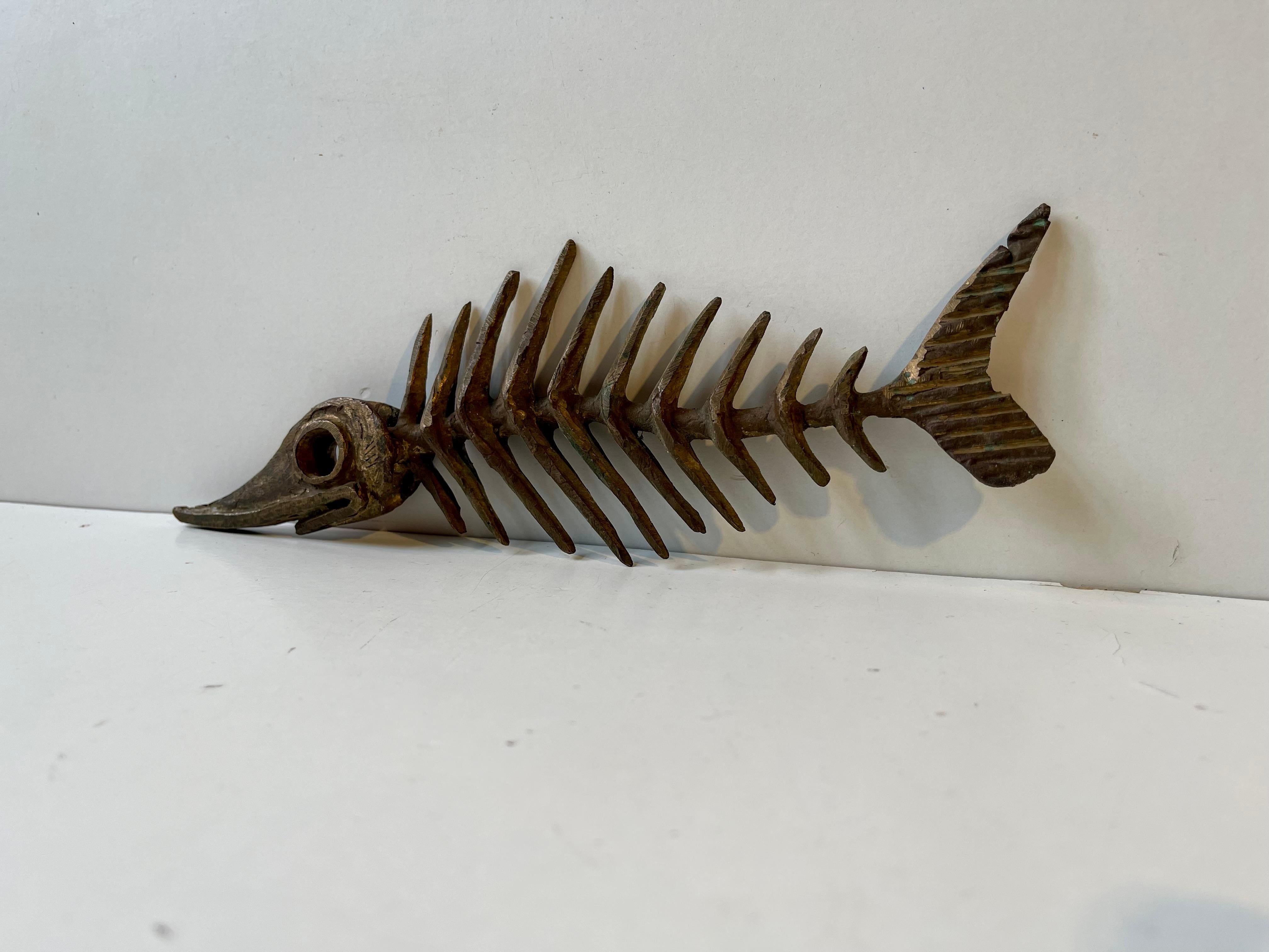 Der dänische Künstler und Bildhauer Peder Evald Madsen wurde 1951 geboren und starb letztes Jahr in seinem Haus. Diese Stücke stammen aus seiner eigenen Sammlung und wurden 2024 auf einer Auktion verkauft. Ein teilweise patinierter bronzener