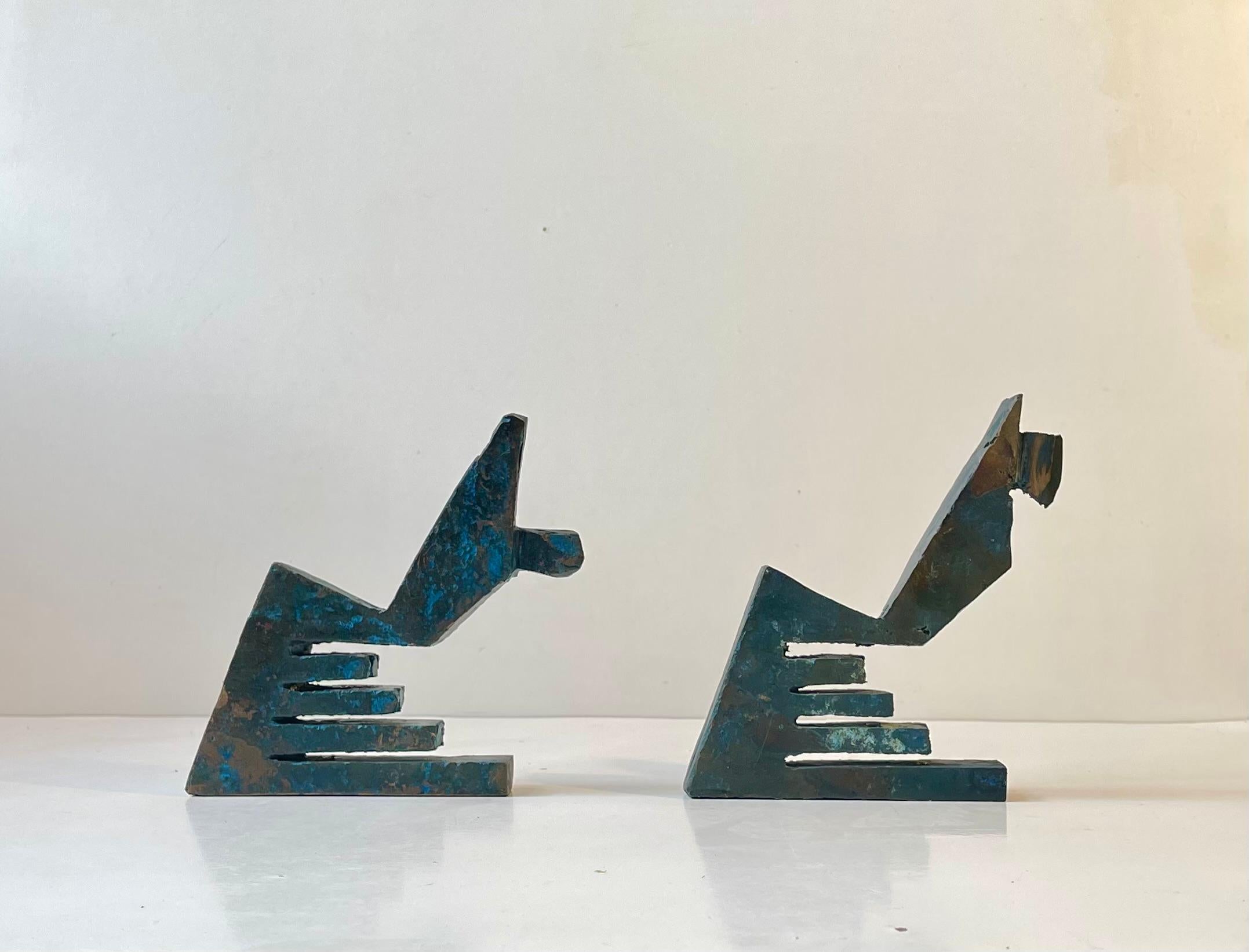 El artista y escultor danés Peder Evald Madsen nació en 1951 y murió el año pasado en su casa. Estas piezas procedían de su propia colección y se vendieron en una subasta en 2024. Conjunto de objetos abstractos de bronce patinado con características