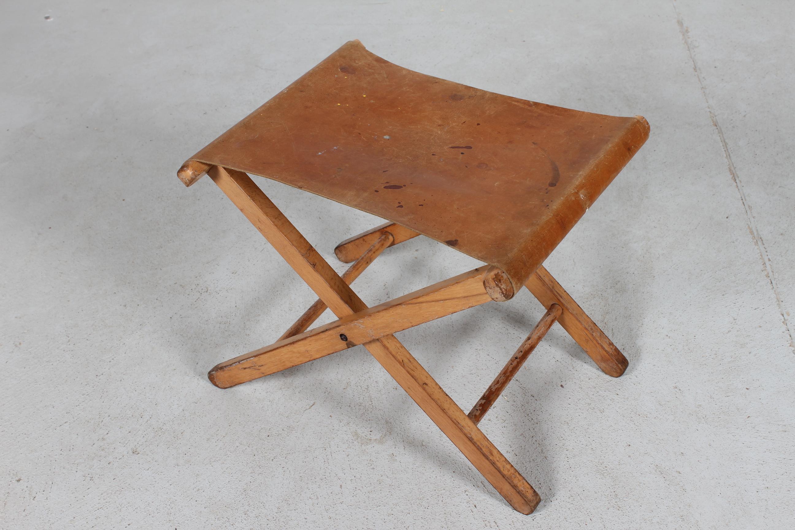 Mid-Century Modern Danish Artist Stool of Beech and Cognac Colored Leather 1950s For Sale