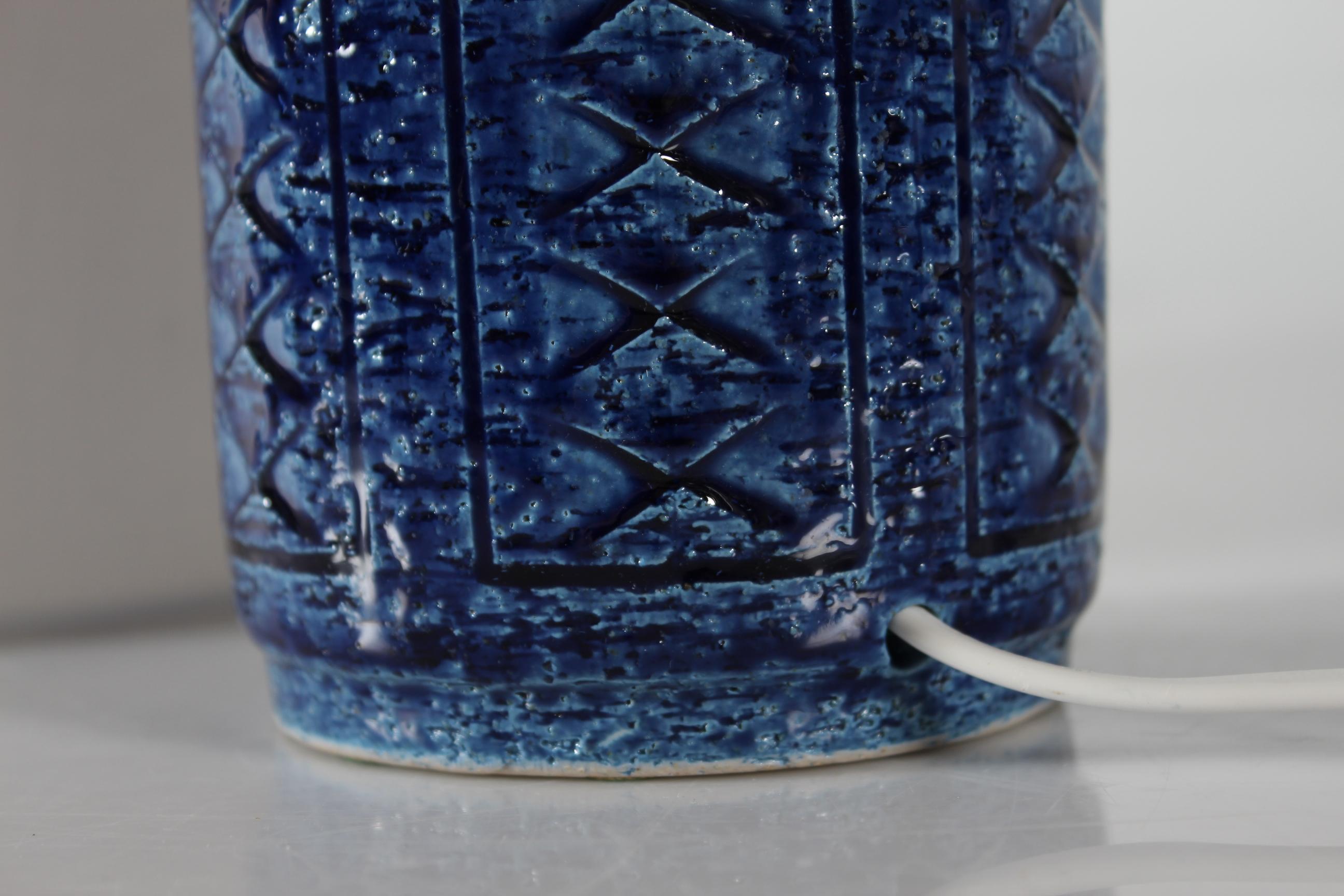 Tissu Grande lampe de bureau danoise artistique en palmier bleu cobalt avec abat-jour neuf, années 1960 en vente
