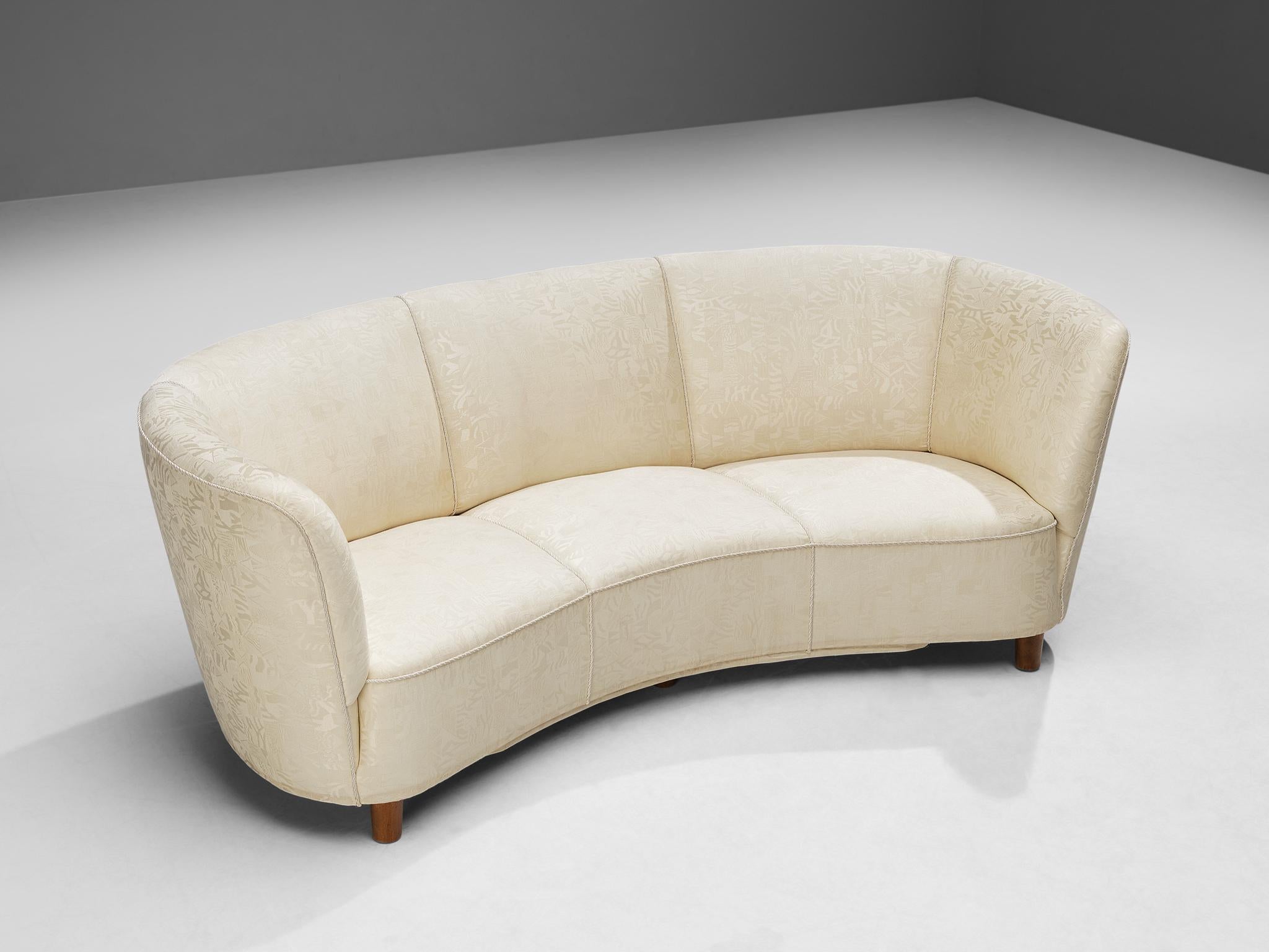 Danish Banana Sofa in Patterned Off White Upholstery  In Good Condition For Sale In Waalwijk, NL