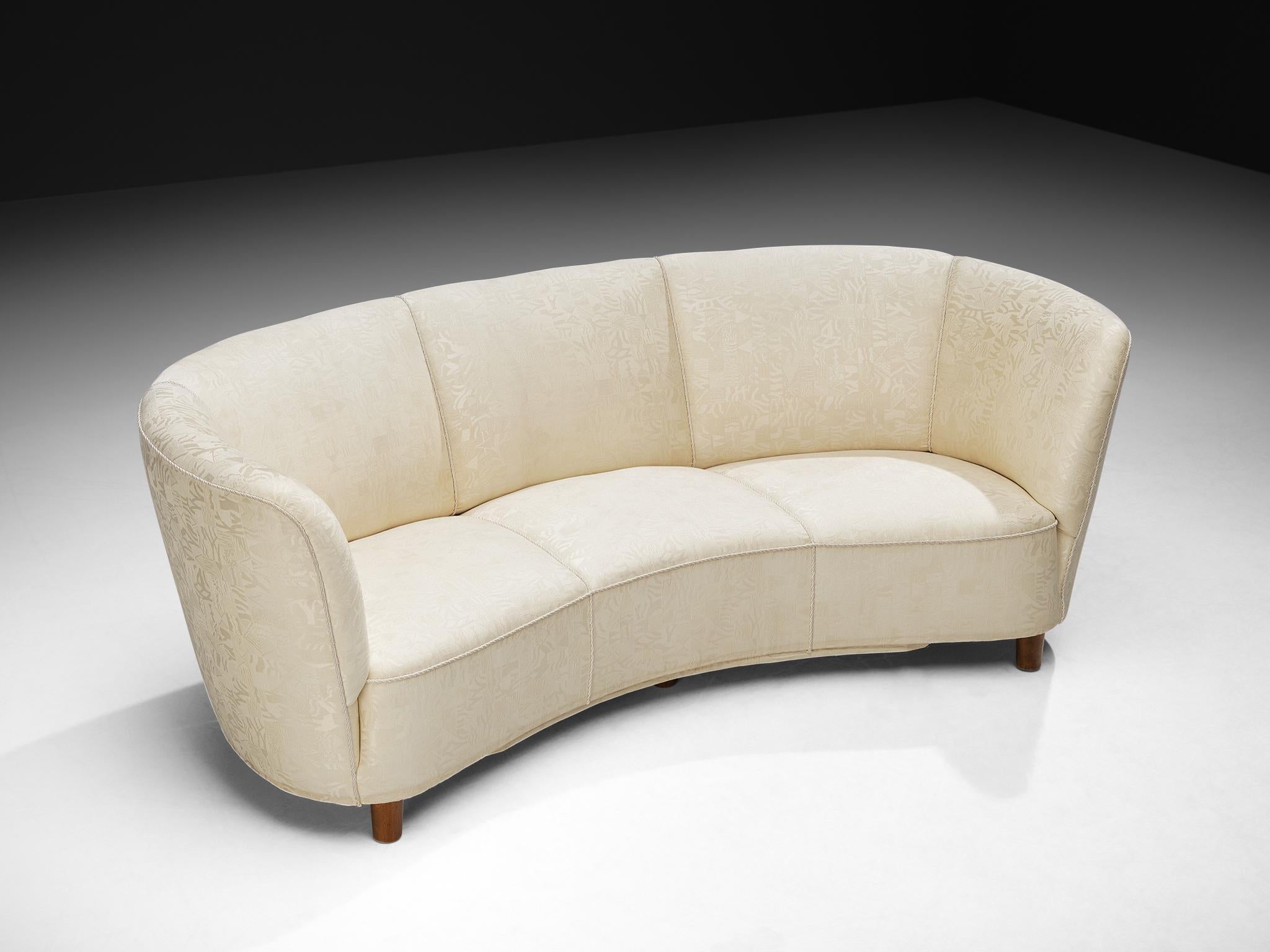 Danish Banana Sofa in Patterned Off White Upholstery In Good Condition In Waalwijk, NL