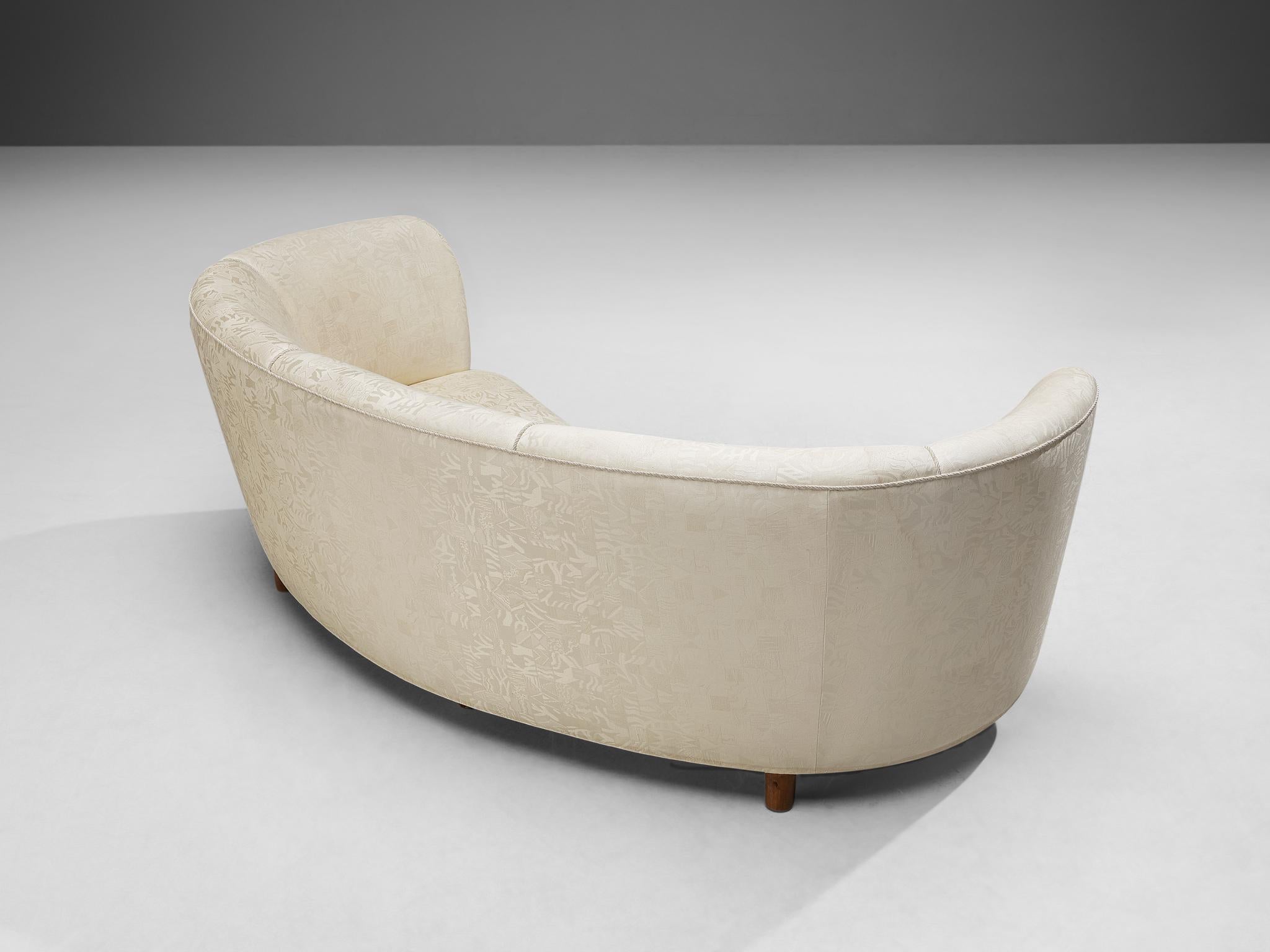 Danish Banana Sofa in Patterned Off White Upholstery  For Sale 2
