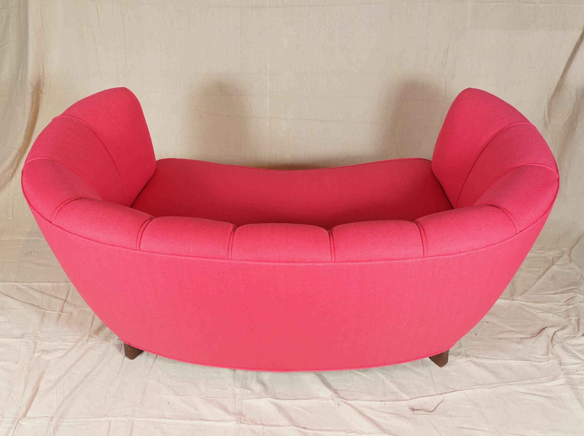 Danish 'Banana' Sofa in Pink by Slagelse Møbelvaerk In Good Condition In Hudson, NY