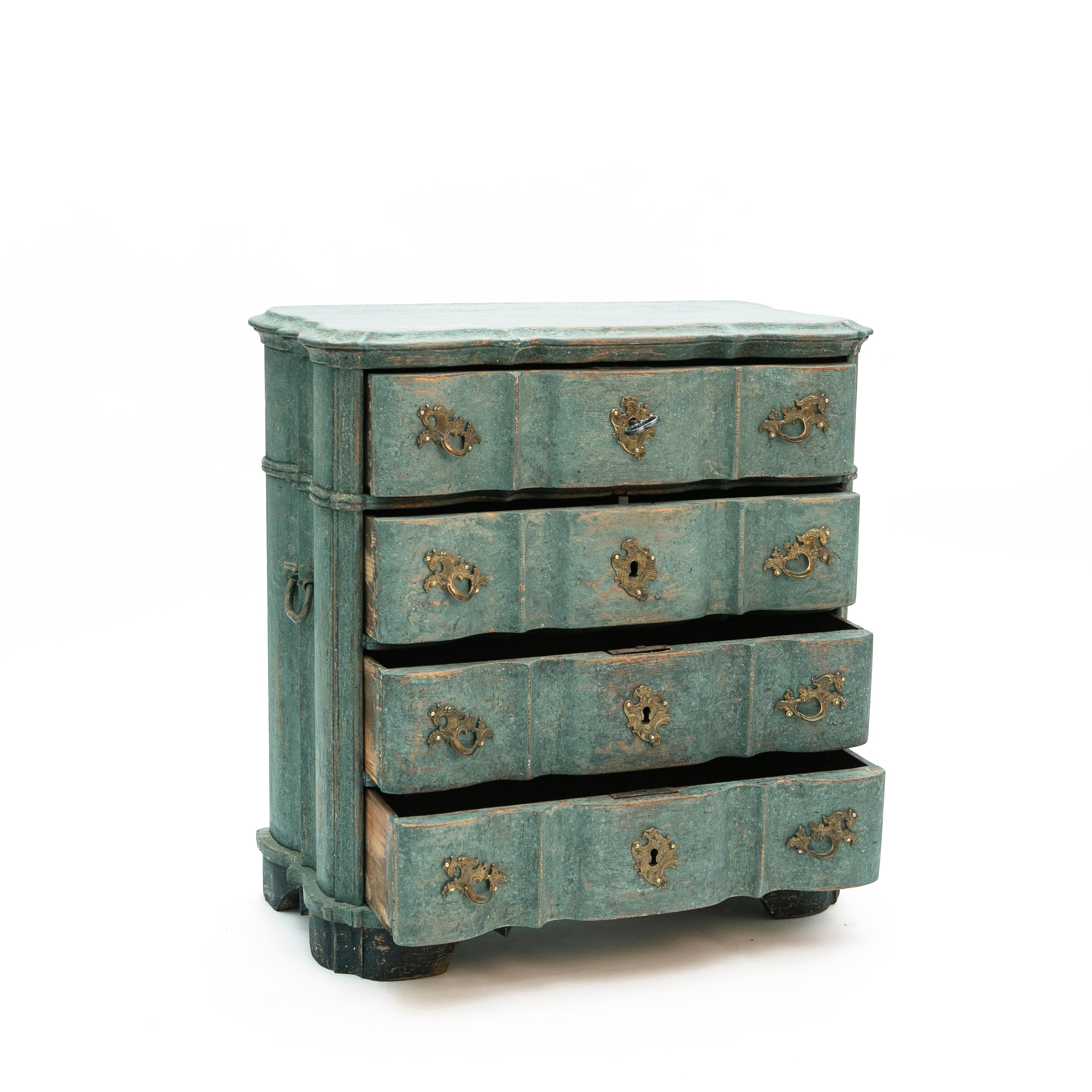 Danish Baroque Blue Scraped Chest of Drawers In Good Condition For Sale In Kastrup, DK