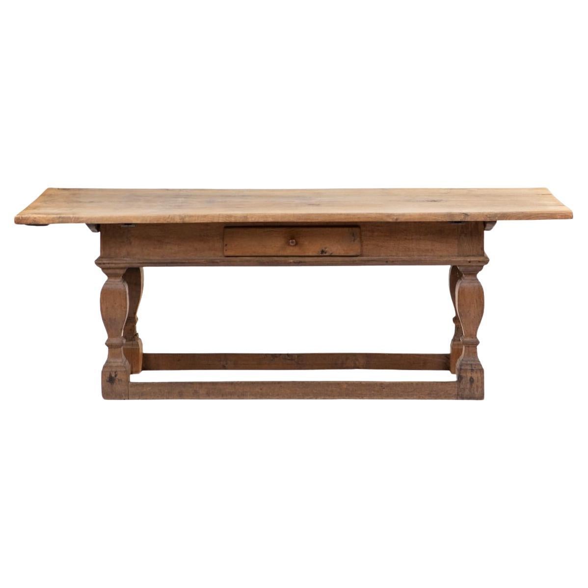 Table baroque danoise avec château Presumé Provenance