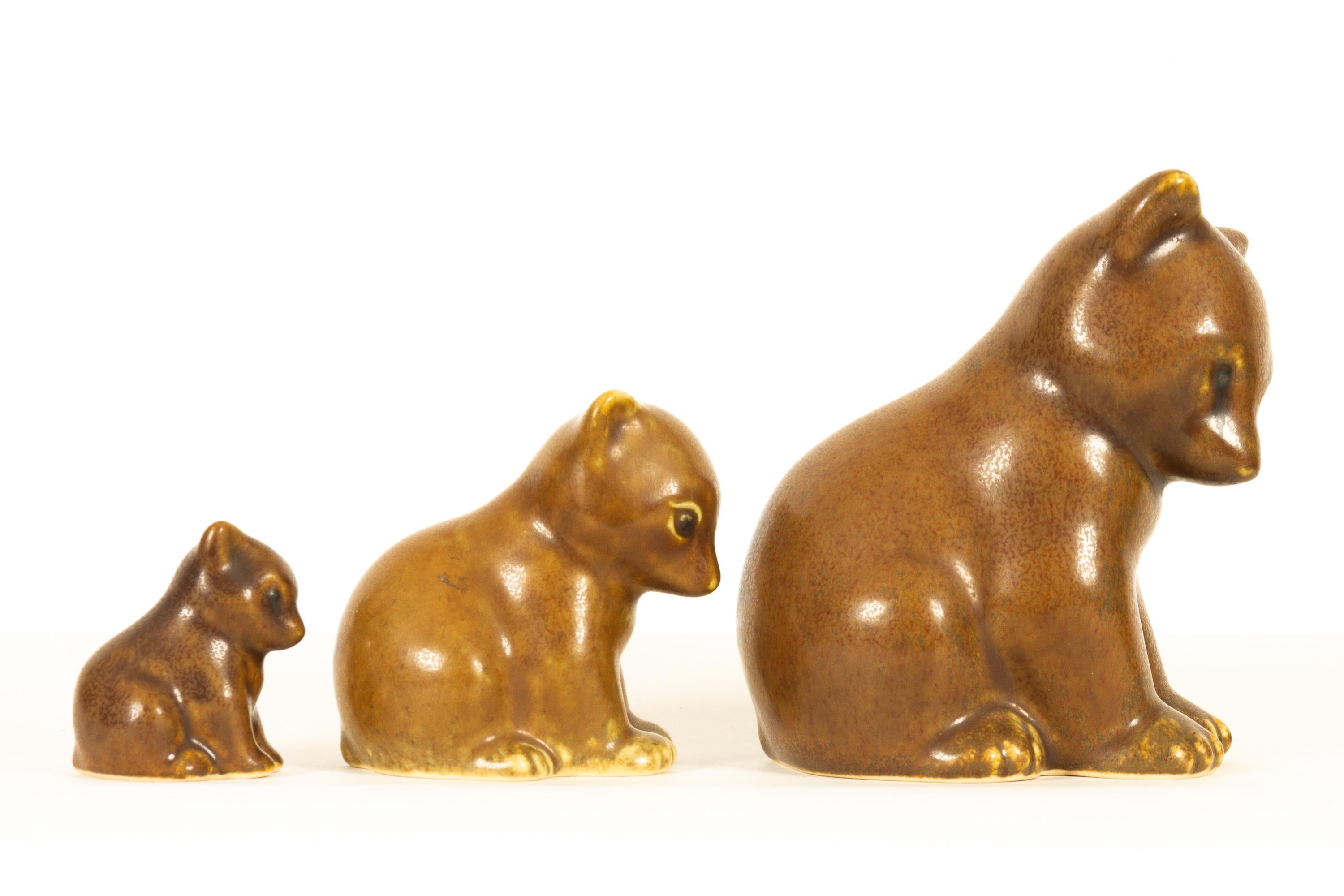Danish bear figurines by Knud Basse 1950s, set of 3.
Three ceramic figurines of bears in different sizes. Beautiful glaze and very adorable expression by excellent Danish midcentury ceramist Knud Basse.
Measures: Heights 6, 9 and 14 cm. Very good
