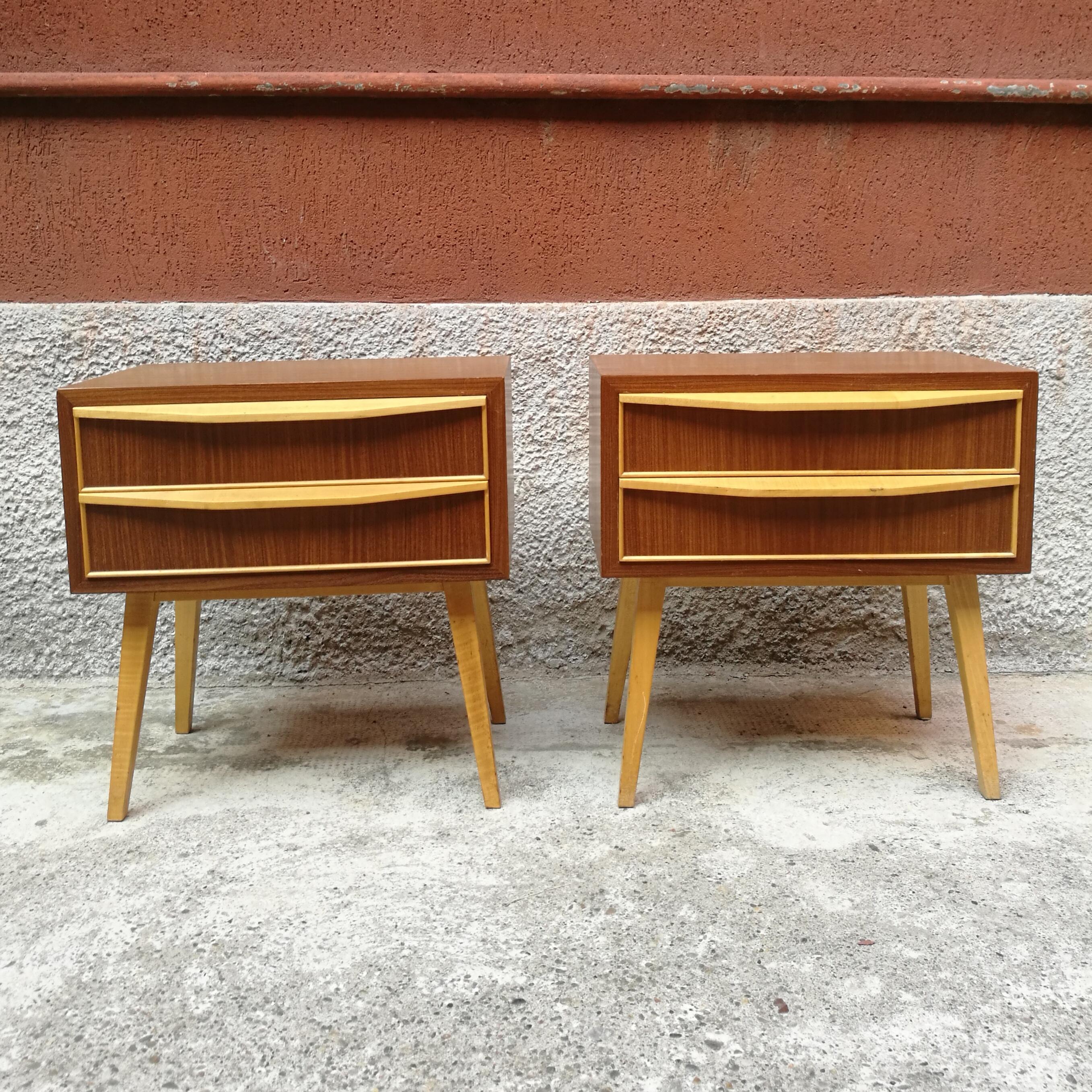 Danish bedside tables in teak from 1960s
Couple of Danish bedside tables from 1960s, all structured in wood, with a different color on the handles and legs. Two drawers for each. Really rare and interesting for essentiality and dimension. Don't