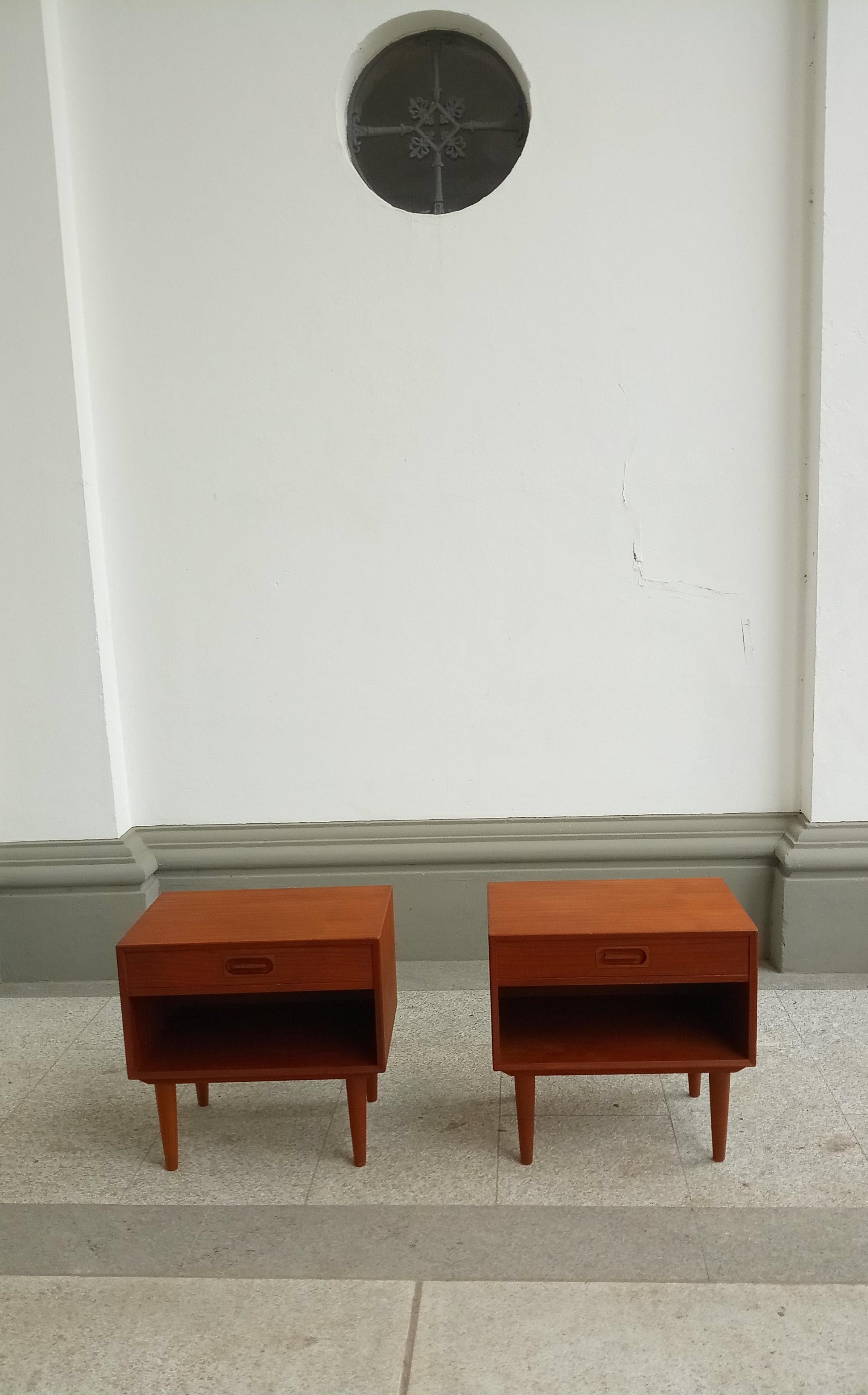 Wood danish bedside tables/nightstands in attr. by Johannes Andersen for Dyrlund For Sale