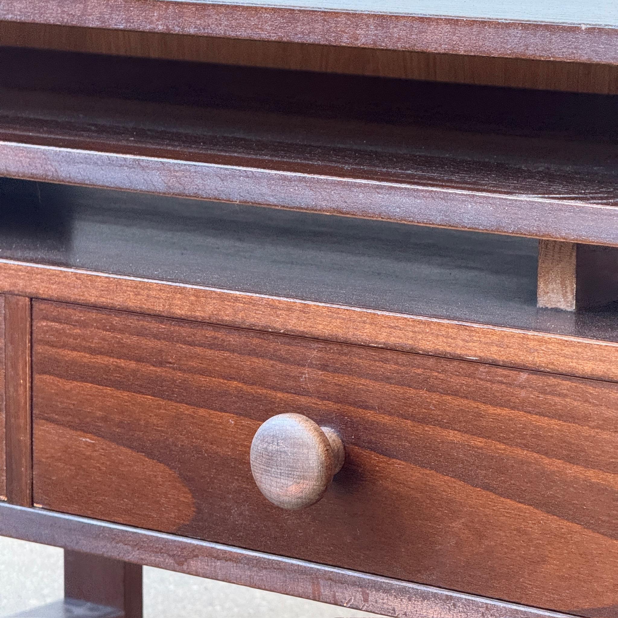Console flottante danoise en hêtre bas Bon état - En vente à Chicago, IL