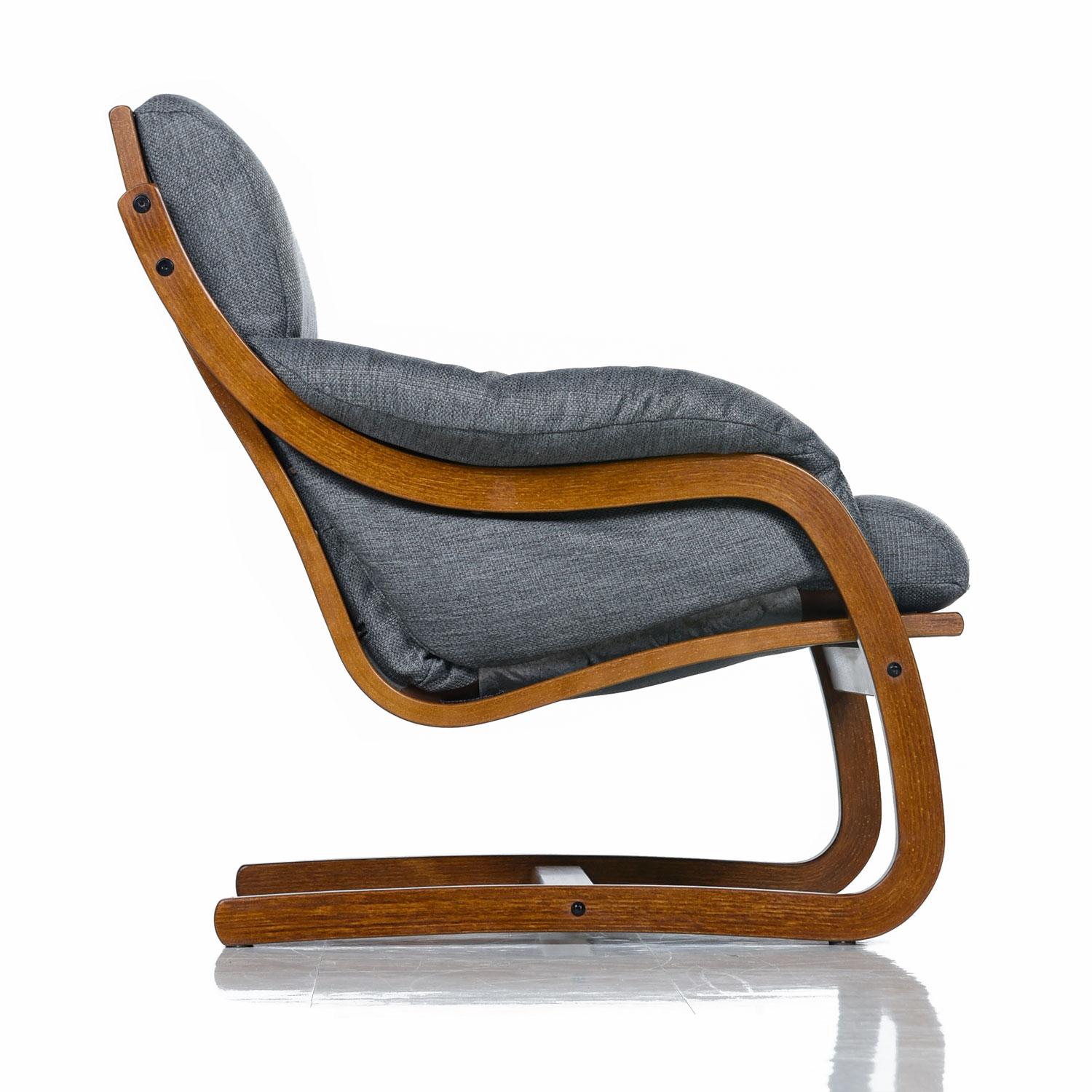 Fully restored, super comfortable Danish modern lounge chairs by Stouby Polster. Still doing business after over 100 years, Stouby quality rings true in the design of these chairs. Cantilever frames in the style of Alvar Aalto constructed of bent,