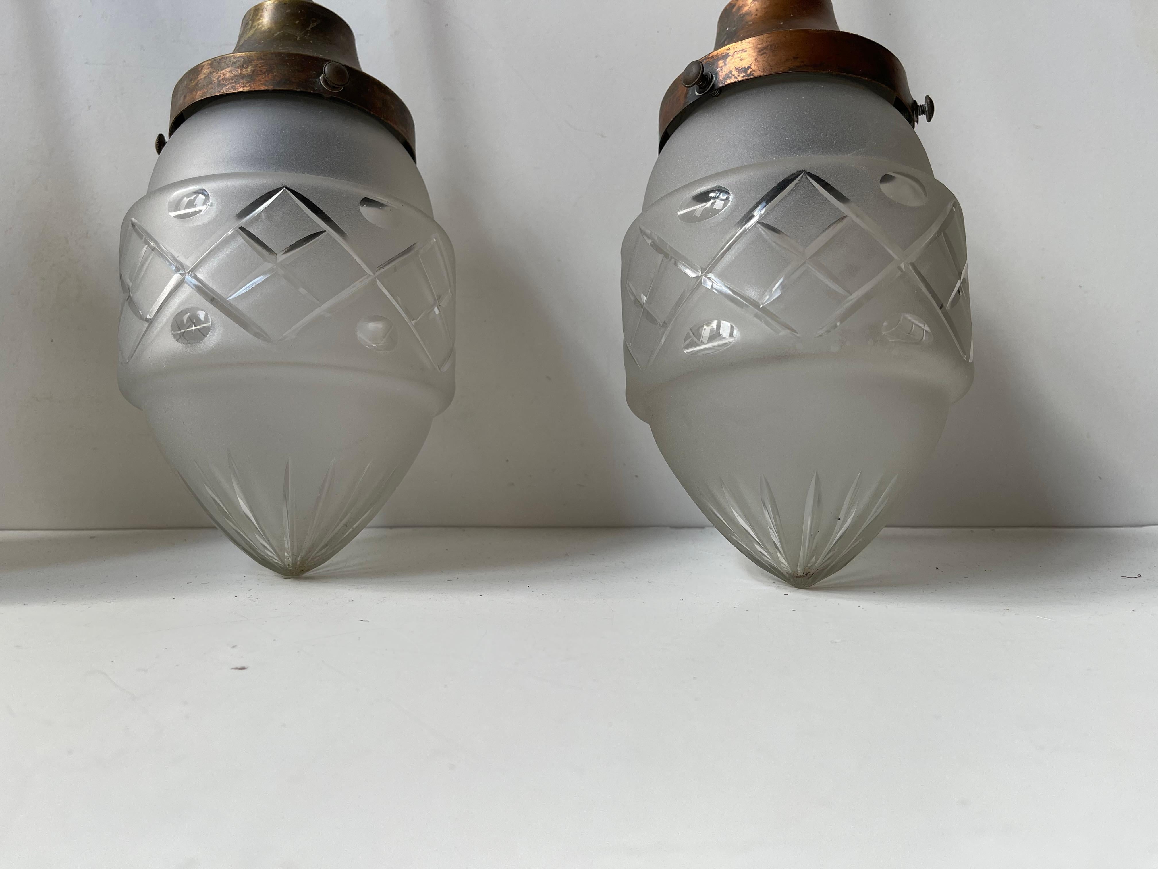 Lámparas colgantes Art Decó danesas de cobre y cristal grabado, años 20 Latón en venta
