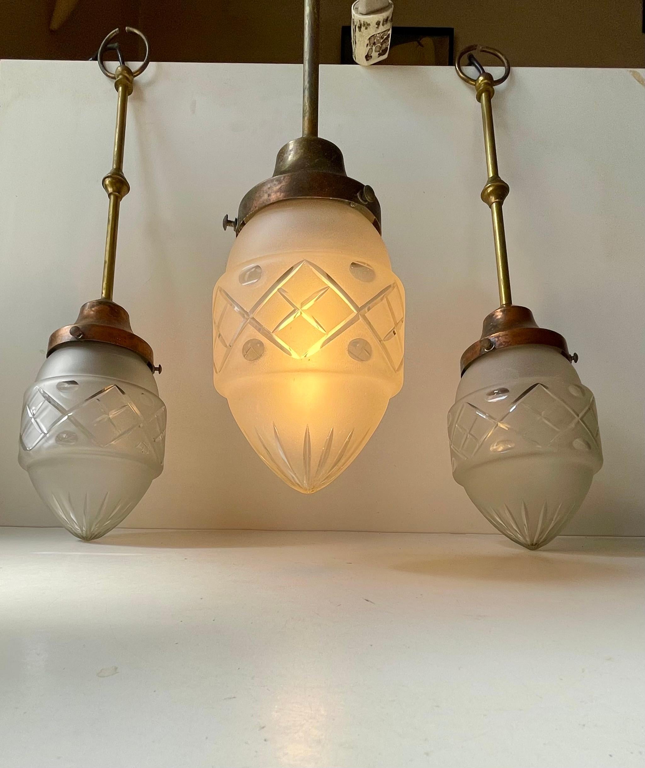 Lámparas colgantes Art Decó danesas de cobre y cristal grabado, años 20 en venta 1