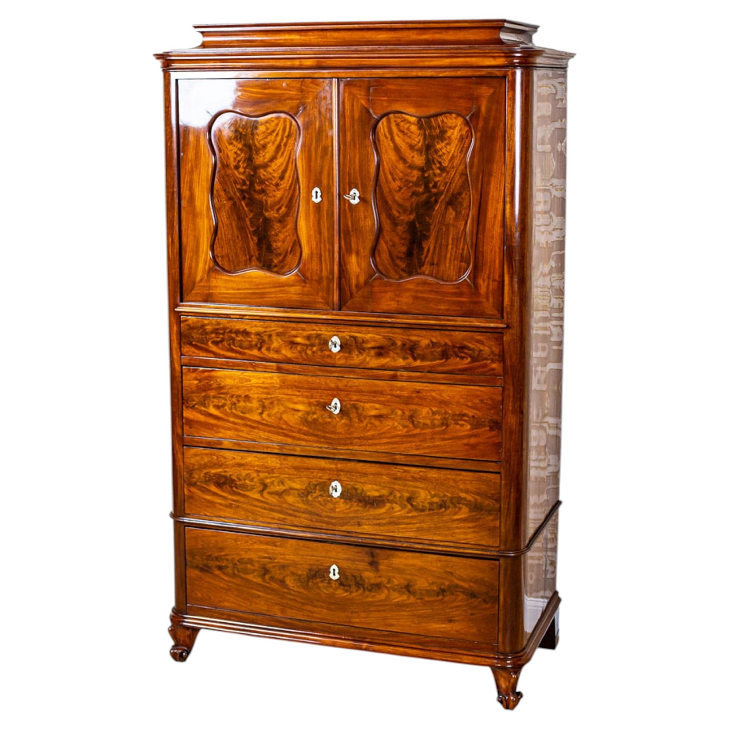 Gabinetto Biedermeier danese, XIX secolo, impiallacciato in noce, restaurato