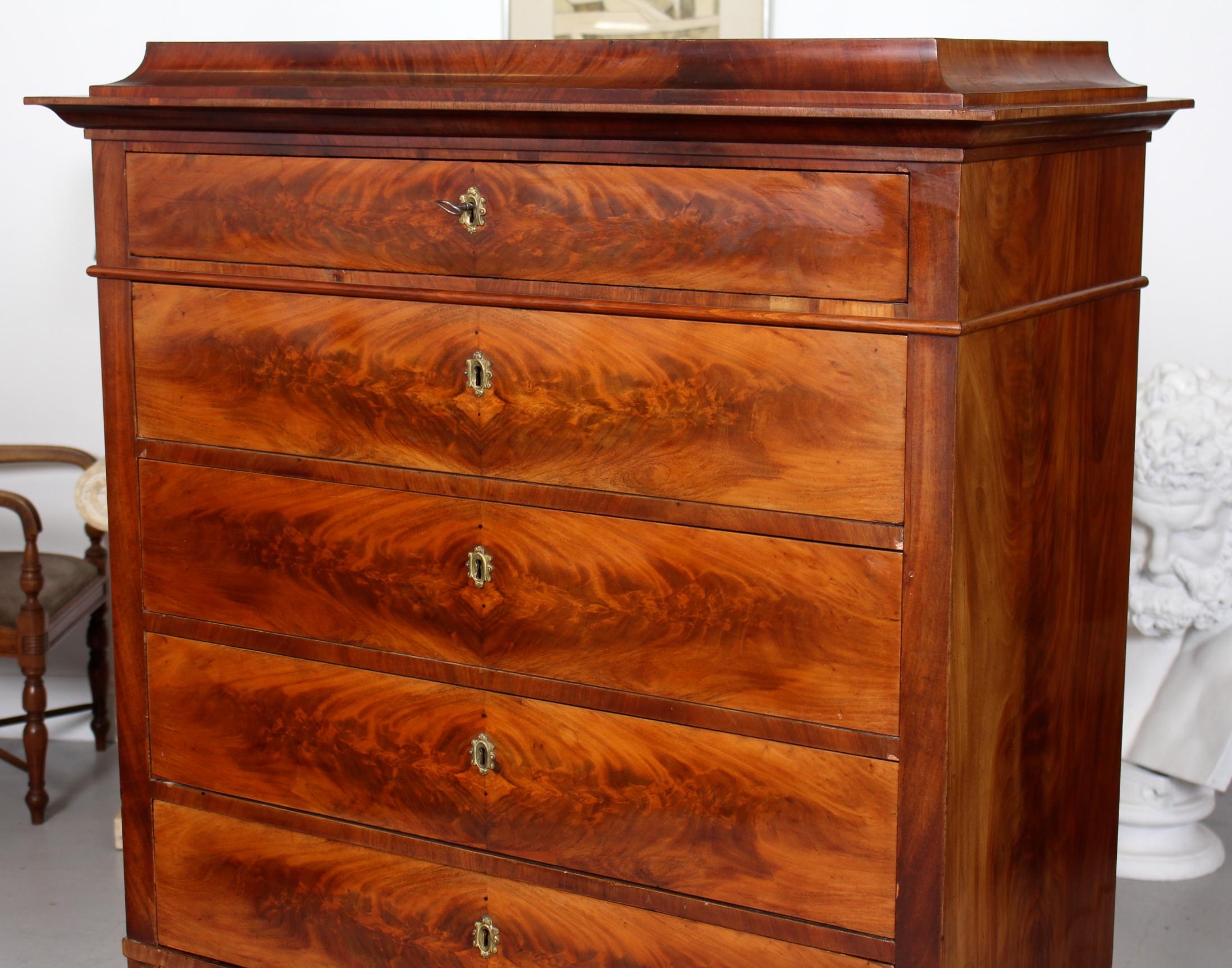Danish Biedermeier Chest of Drawers 19th Century Flamed Mahogany In Good Condition For Sale In Newcastle upon Tyne, GB