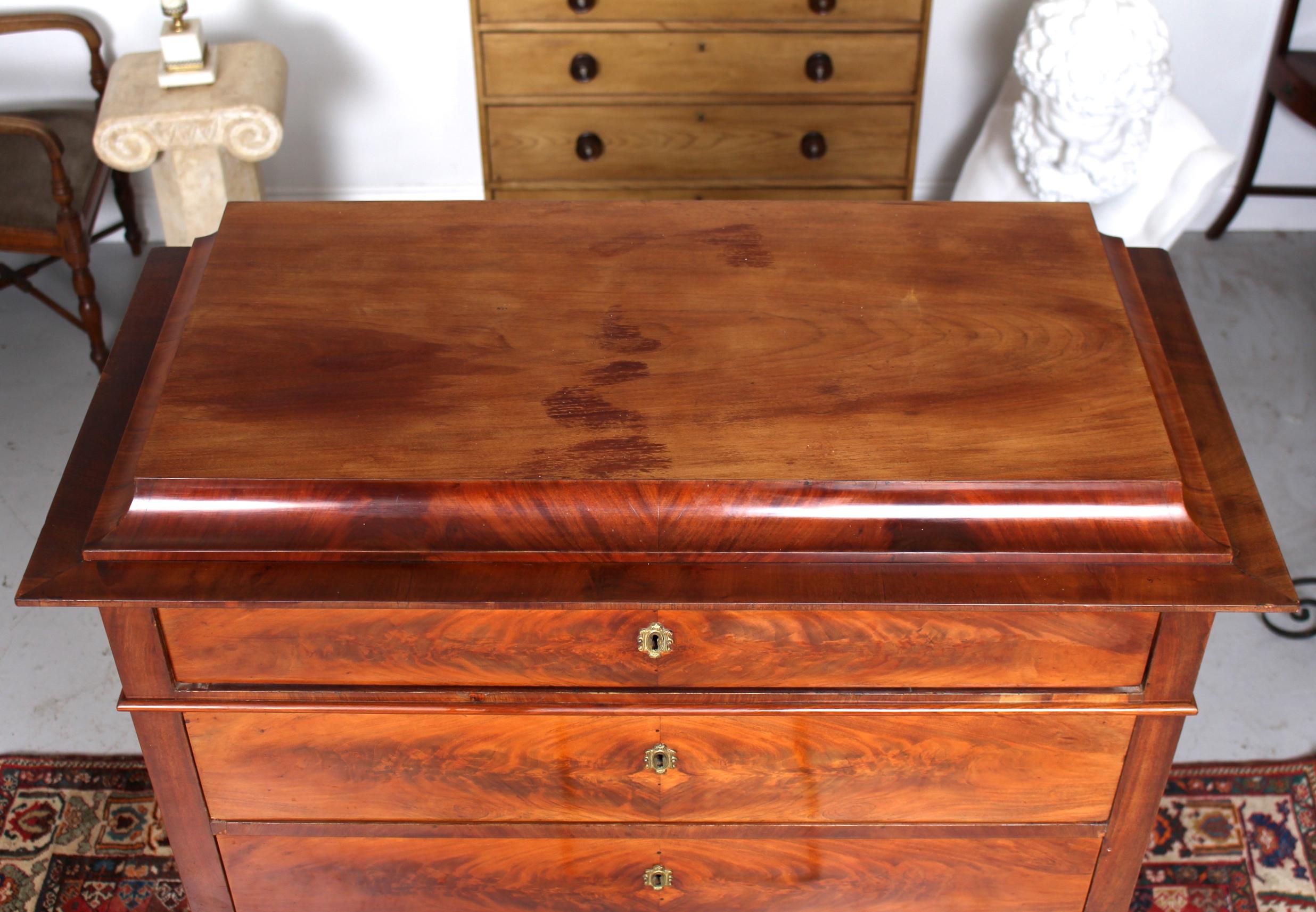 Danish Biedermeier Chest of Drawers 19th Century Flamed Mahogany For Sale 5