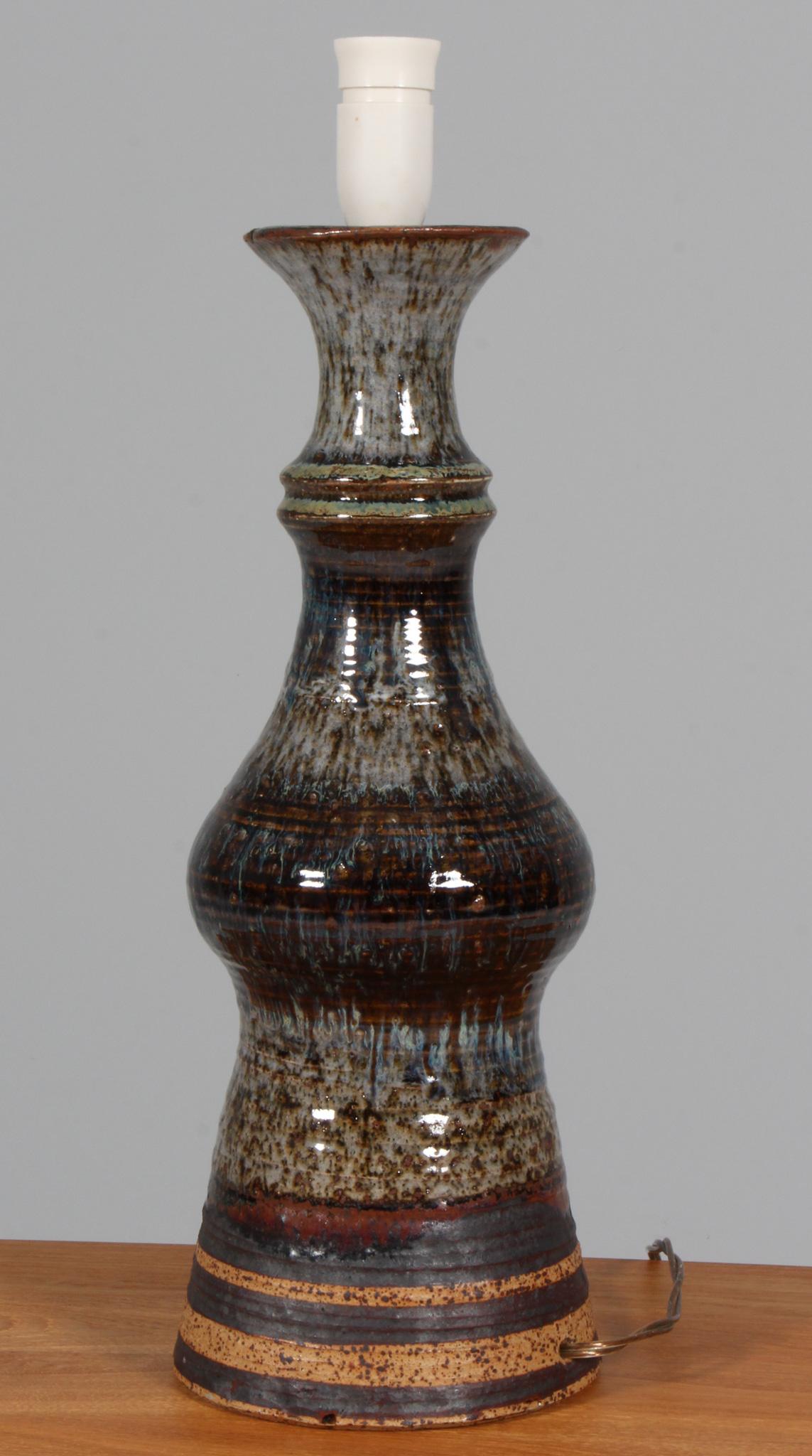 Milieu du XXe siècle Grande lampe de table danoise en grès partiellement émaillé, années 1960 en vente