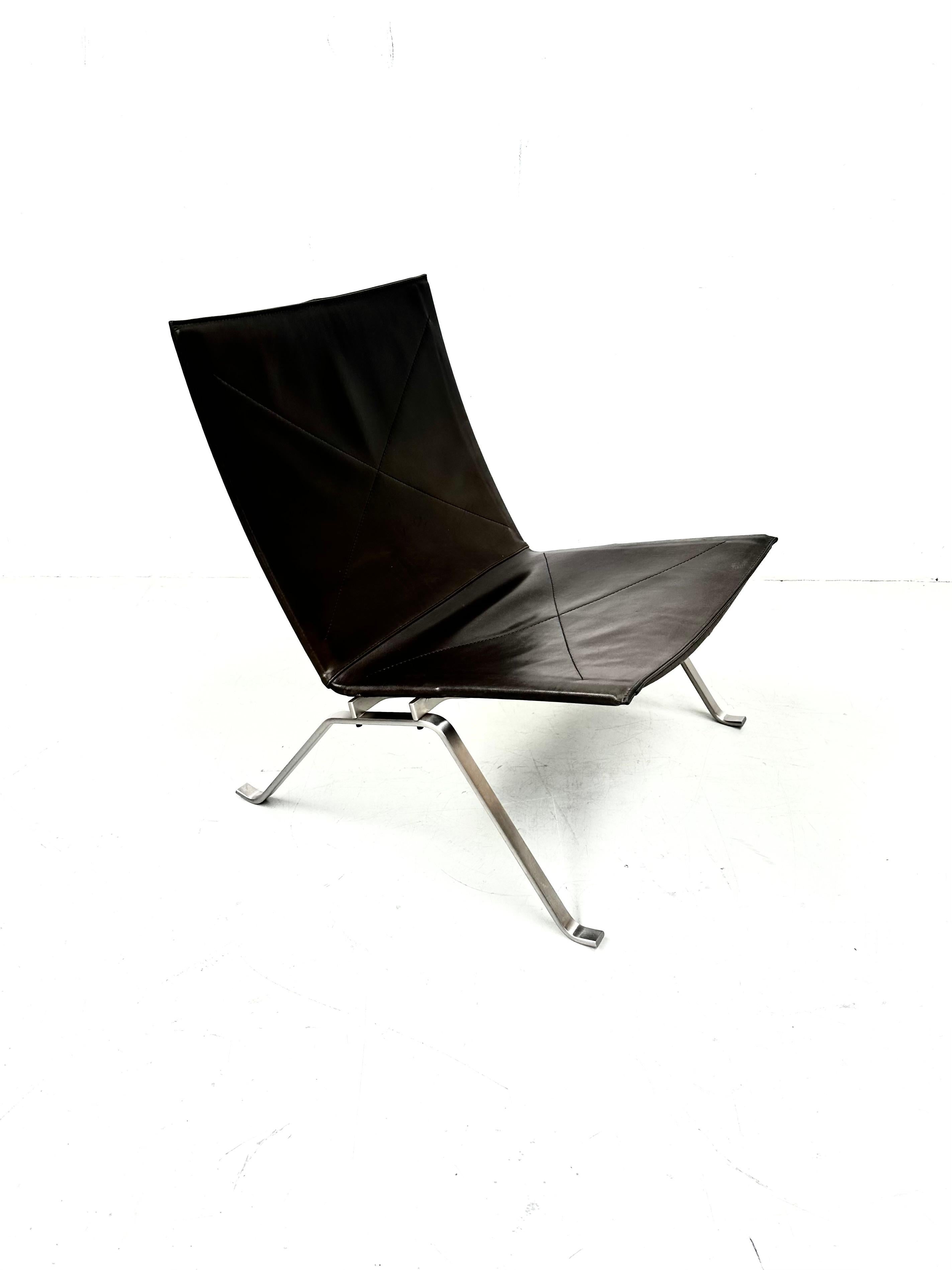 Danish Black Leather PK22 Easy Chair by Poul Kjærholm for Fritz Hansen. 4