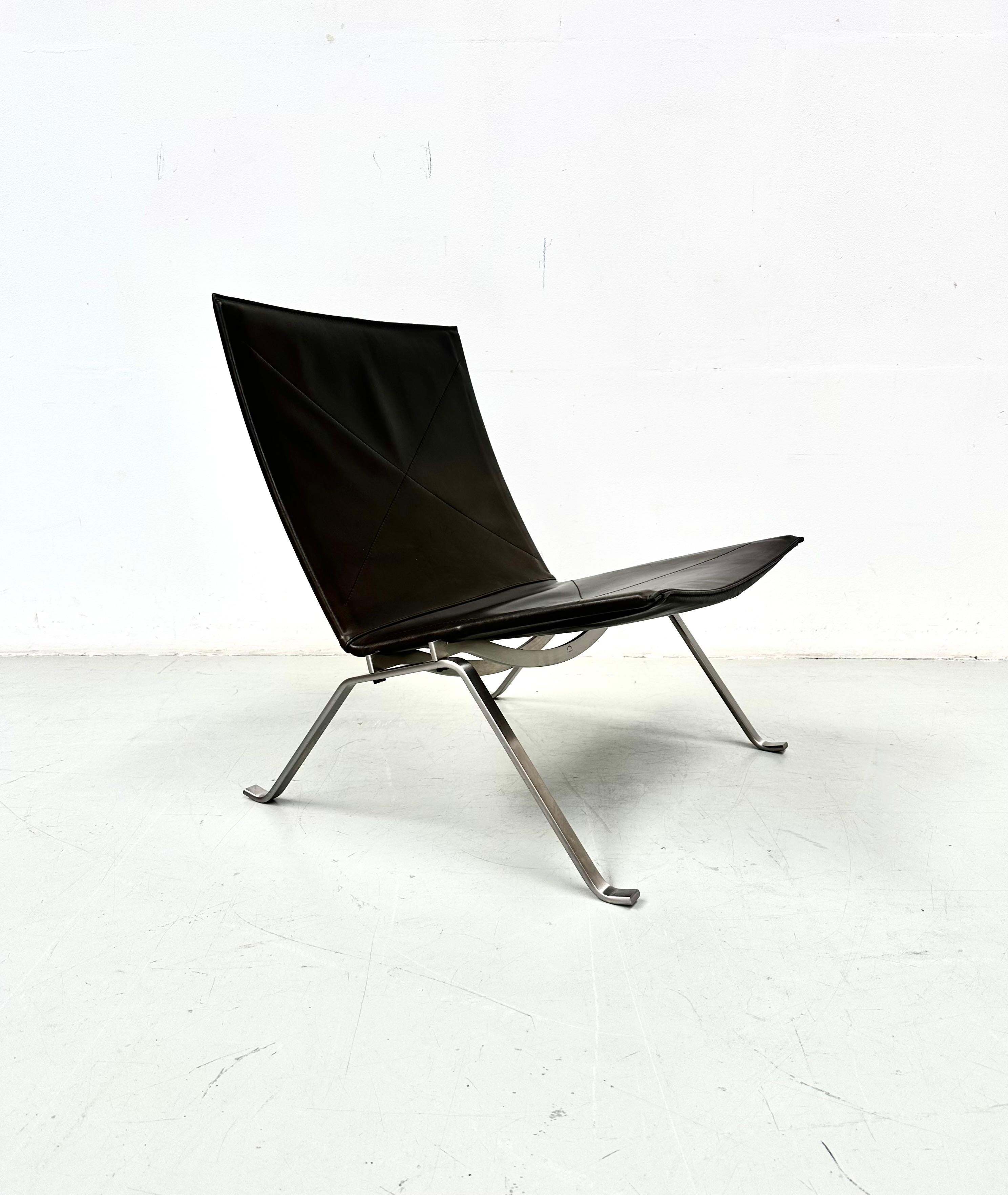 Danish Black Leather PK22 Easy Chair by Poul Kjærholm for Fritz Hansen. 7