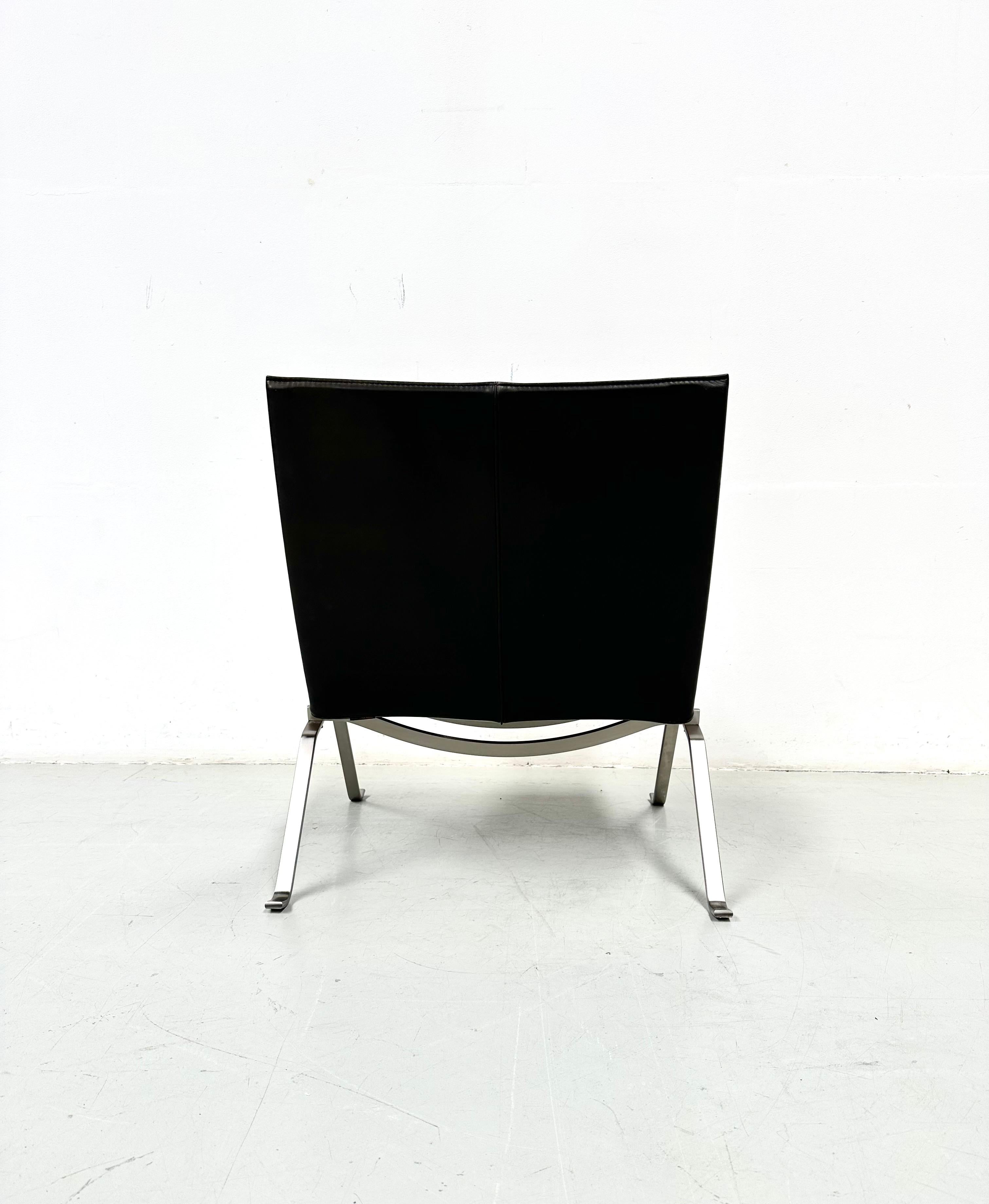 Danish Black Leather PK22 Easy Chair by Poul Kjærholm for Fritz Hansen. 8
